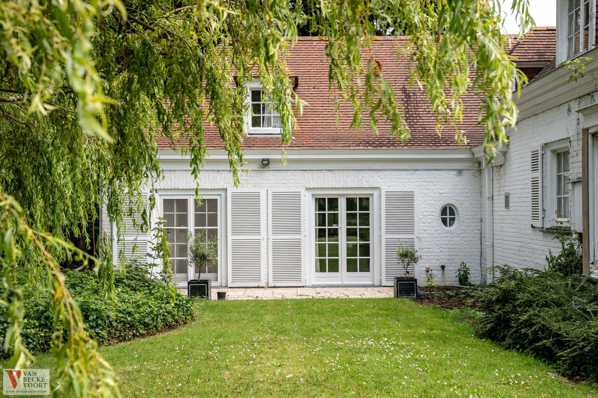 Karaktervolle landhuis op een prachtig domein van 2.030m² foto 11