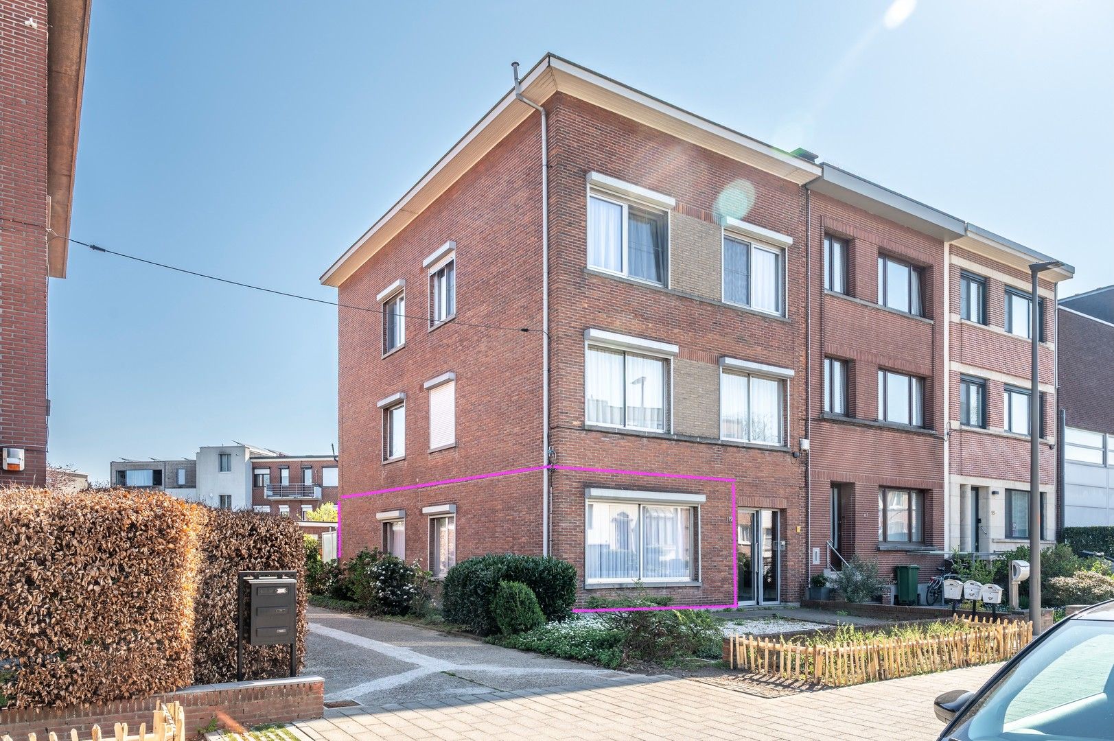 Hoofdfoto van de publicatie: Gelijkvloers appartement met terras en garagebox!