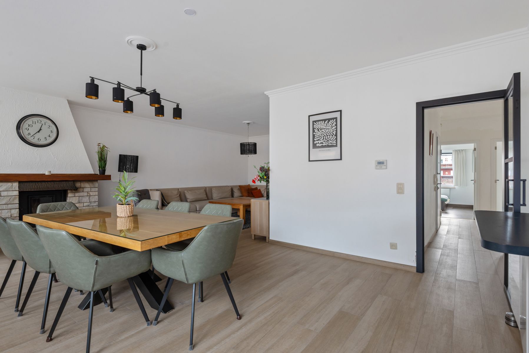 Volledig vernieuwd appartement zonder lift met ruim terras foto 5