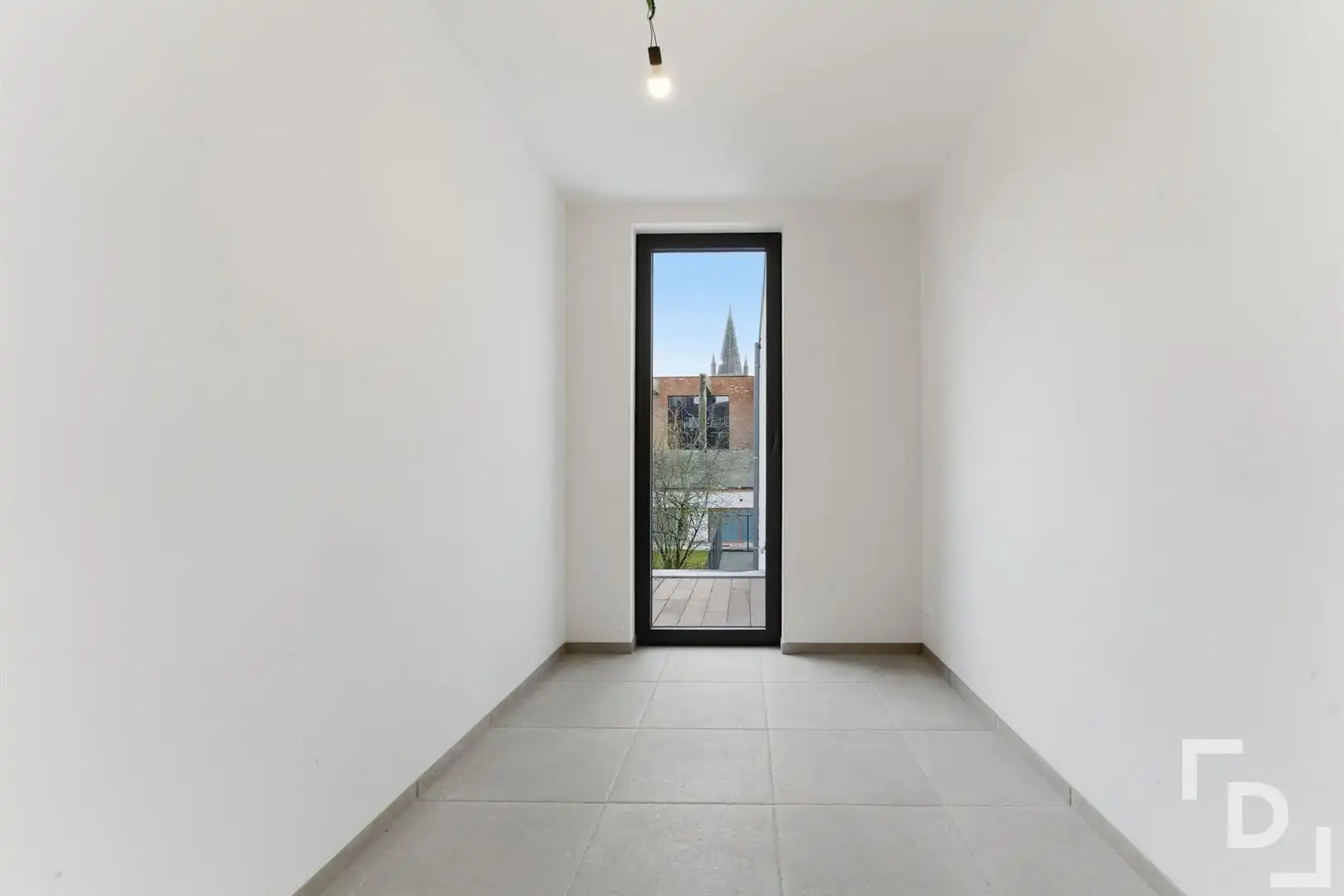 Nieuwbouwappartement met 2 terrassen te koop in centrum Ieper. foto 7