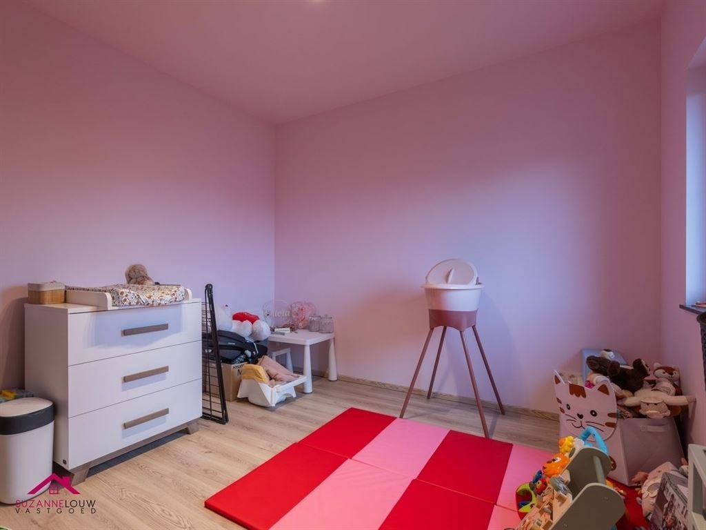 Instapklare half vrijstaande gezinswoning met gezellige tuin foto 26