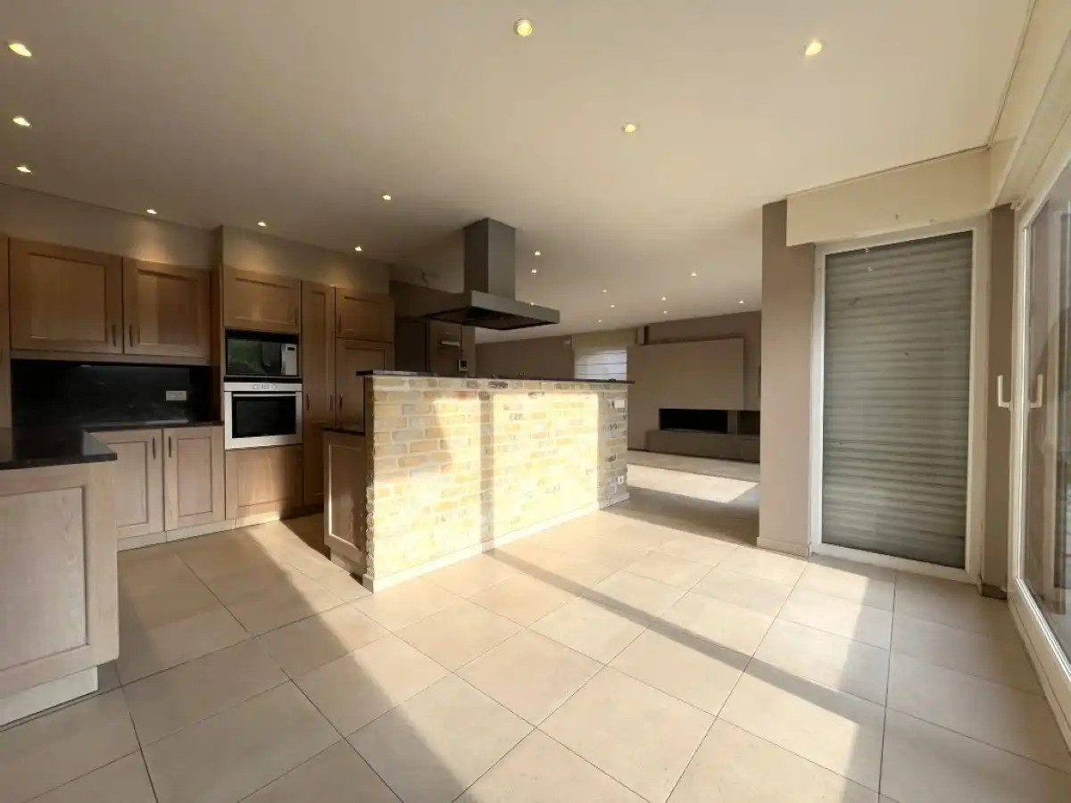 Moorslede – Villa in Spaanse stijl met dubbele garage en 4 slaapkamers foto 6
