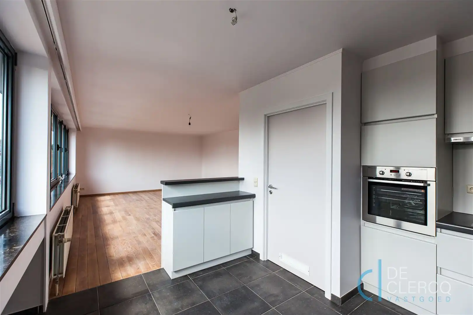 Prachtig ruim appartement te huur in hartje Lochristi! foto 6