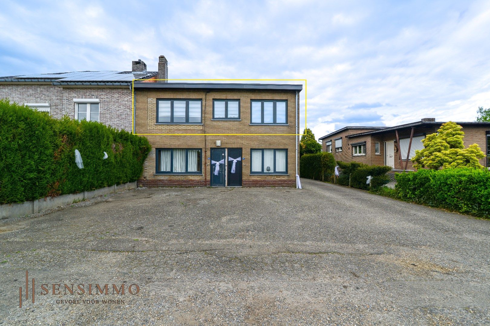 Hoofdfoto van de publicatie: Instapklaar 3-slaapkamerappartement met terras en garagebox in Maasmechelen – Geen renovatieverplichting!