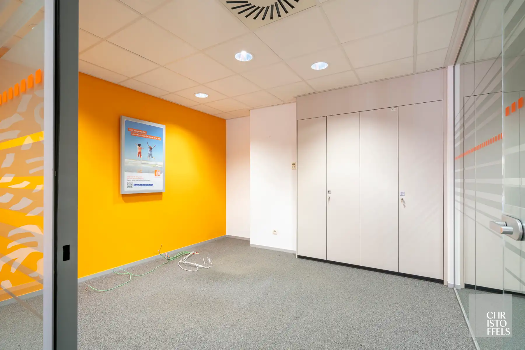 TE HUUR - Commerciële ruimte (271m²) mét parkeergelegenheid op een strategische locatie in Lanaken! foto 7