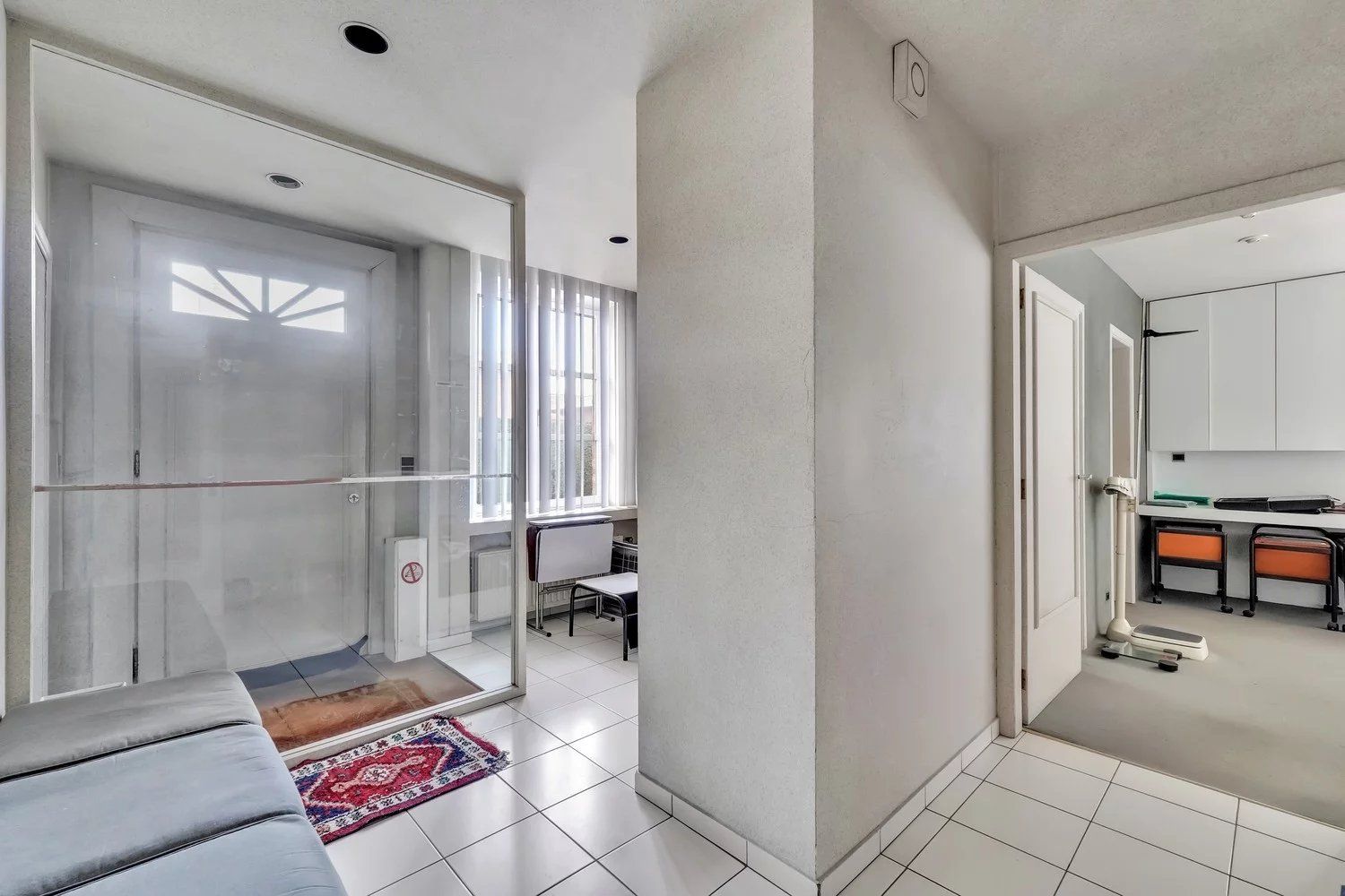 Ruime, statige villa met praktijkruimte foto 14