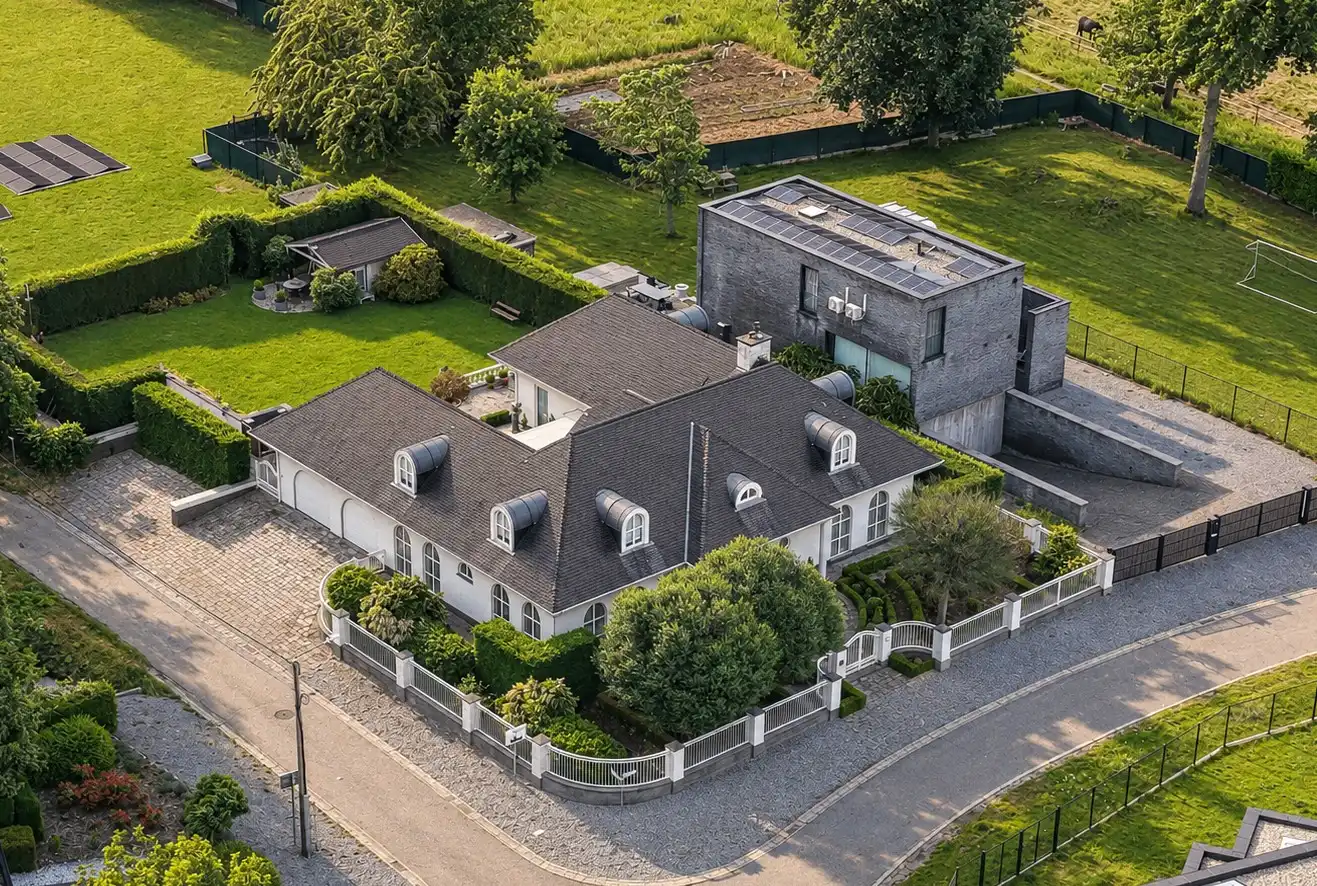 Karaktervolle villa met 4 slaapkamers op een uitzonderlijk perceel in Rekem foto 2