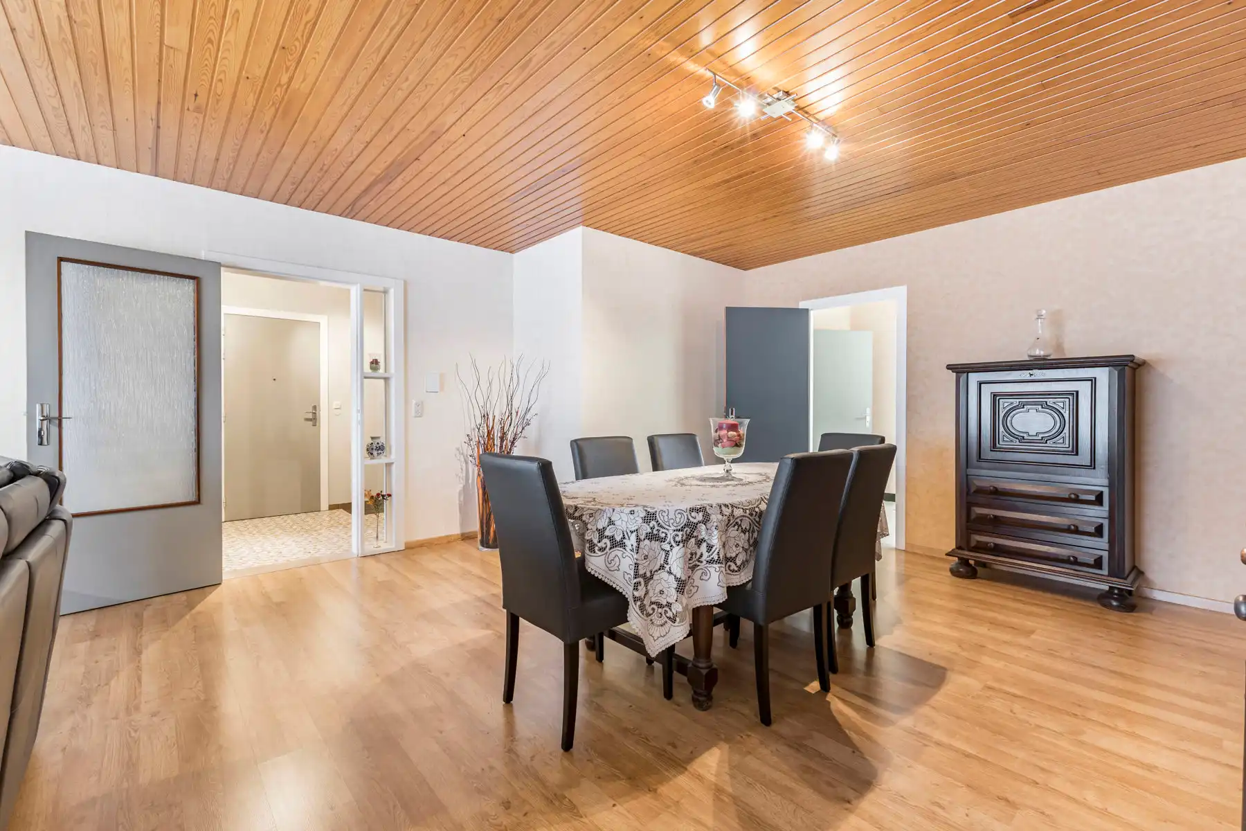 Goed gelegen appartement met 2 slaapkamers en bureau foto 6