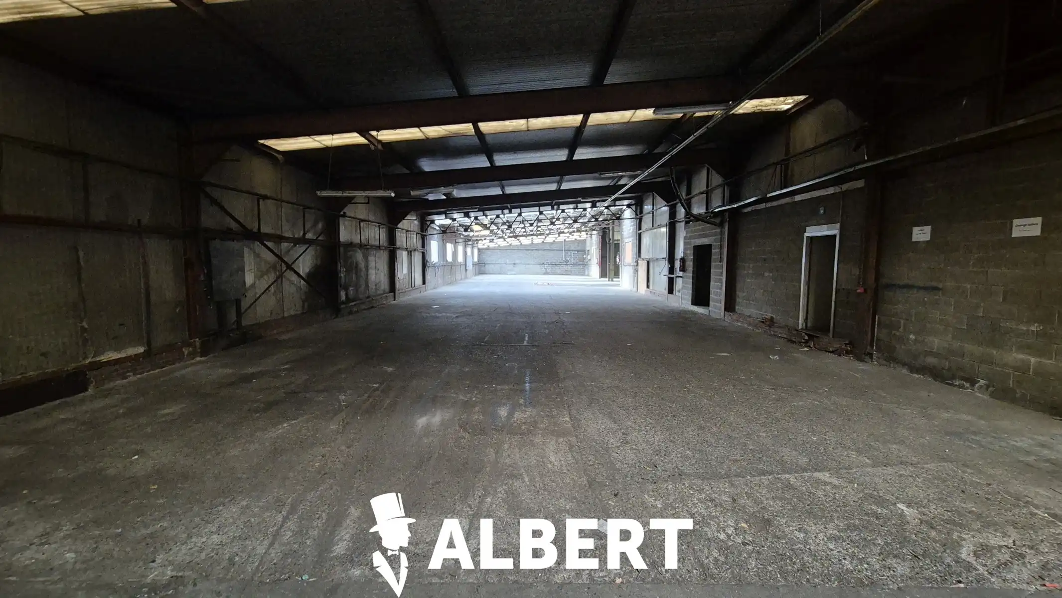 Unit 2 : gesloten loods met afdak foto 6