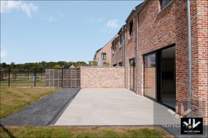 Totaal en hoogwaardig afgewerkte, moderne pastoriestijl nieuwbouwwoning op een steenworp van het natuurgebied 'Dautenweyers' te Diepenbeek foto 25