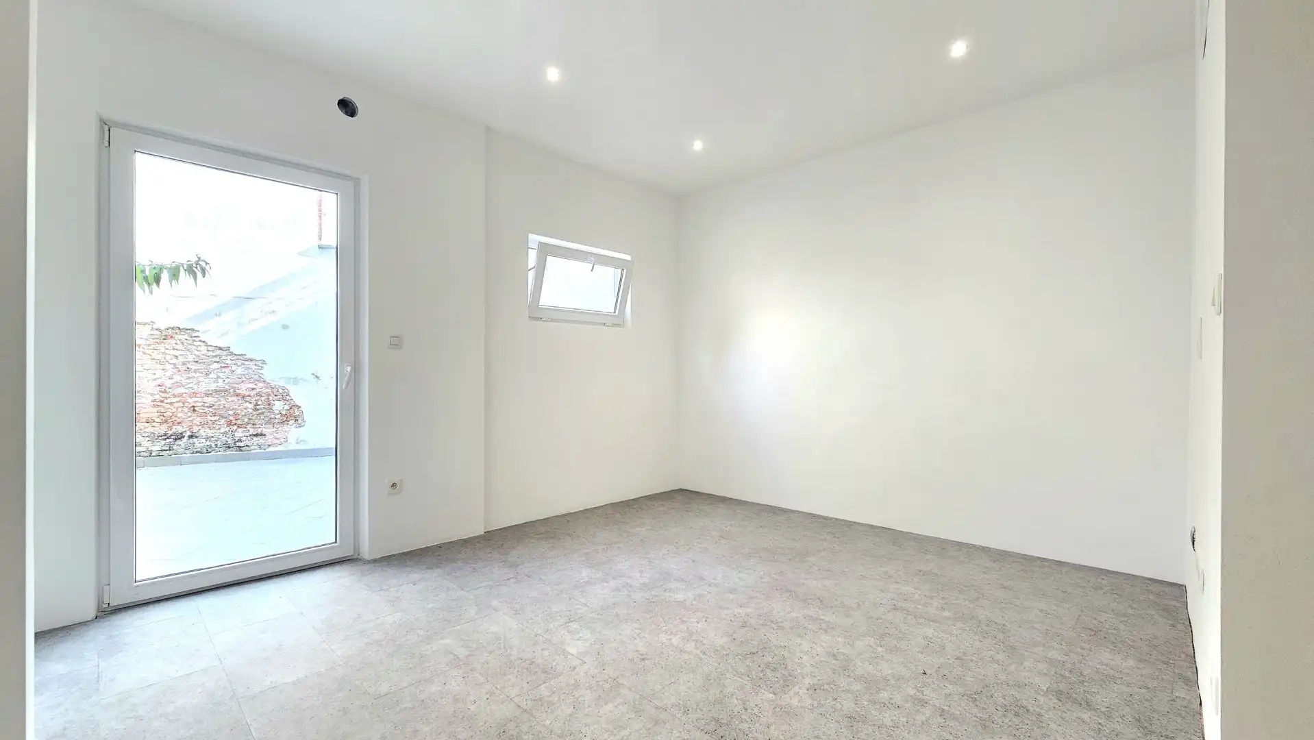 Gelijkvloerse studio met koer foto 2
