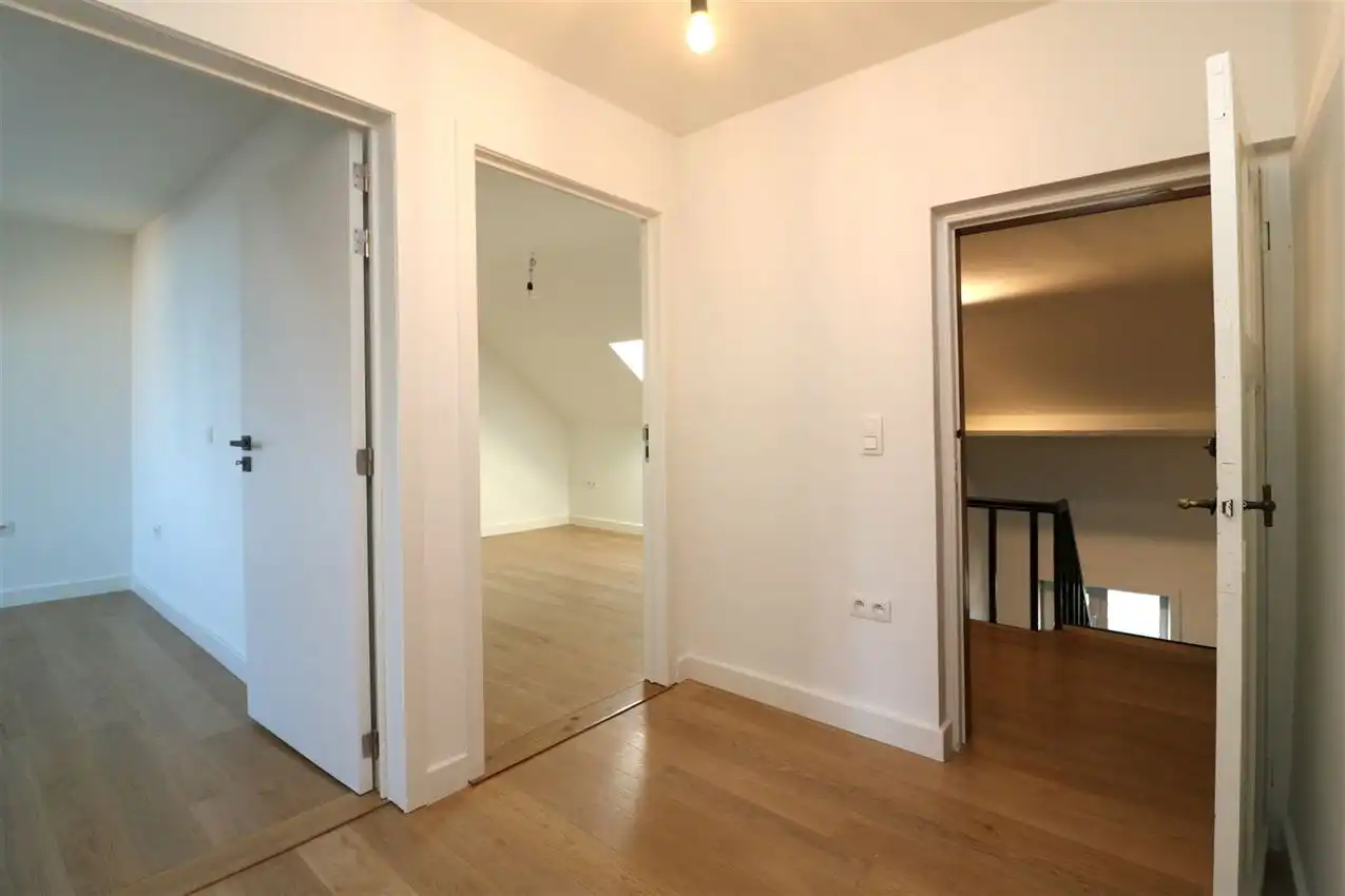 Vernieuwde, karatervolle woning met 4 slpk nabij station foto 33