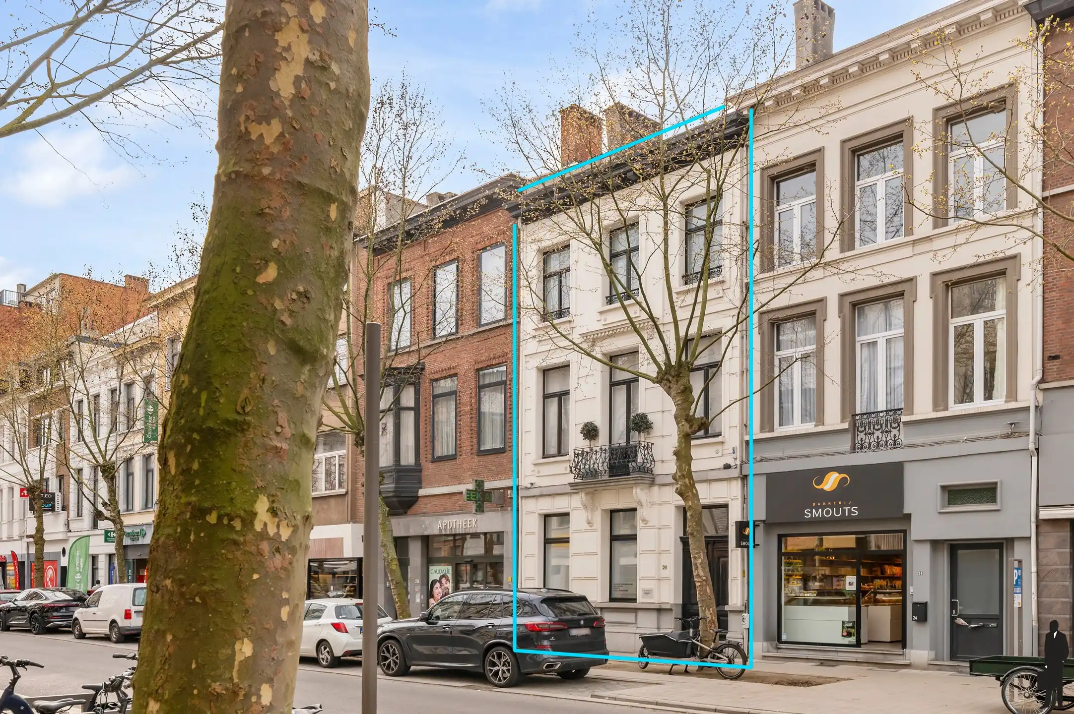 Hoofdfoto van de publicatie: Statig herenhuis met praktijkruimte op toplocatie in Antwerpen