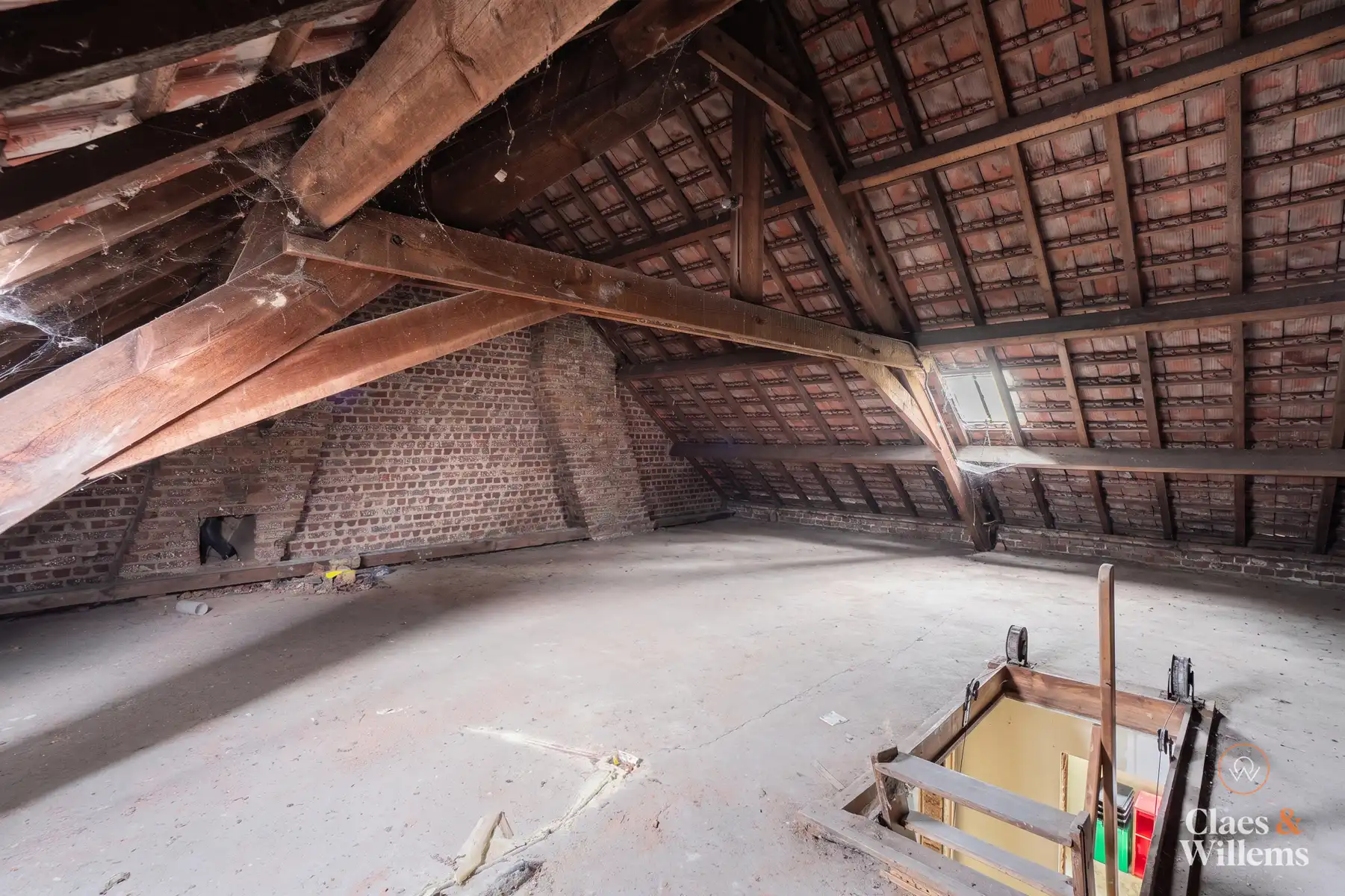 Af te werken woning in centrum Galmaarden. foto 21