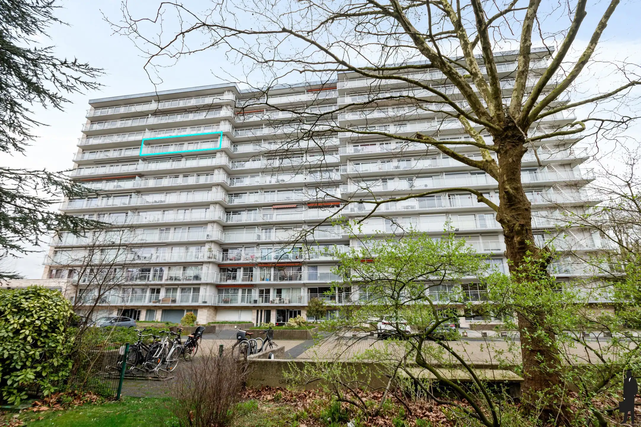 Lichtrijk appartement met ruim terras foto 16