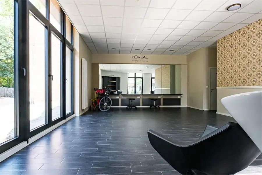 HANDELSRUIMTE TE HUUR OP CENTRALE LIGGING IN SINT-TRUIDEN foto 6