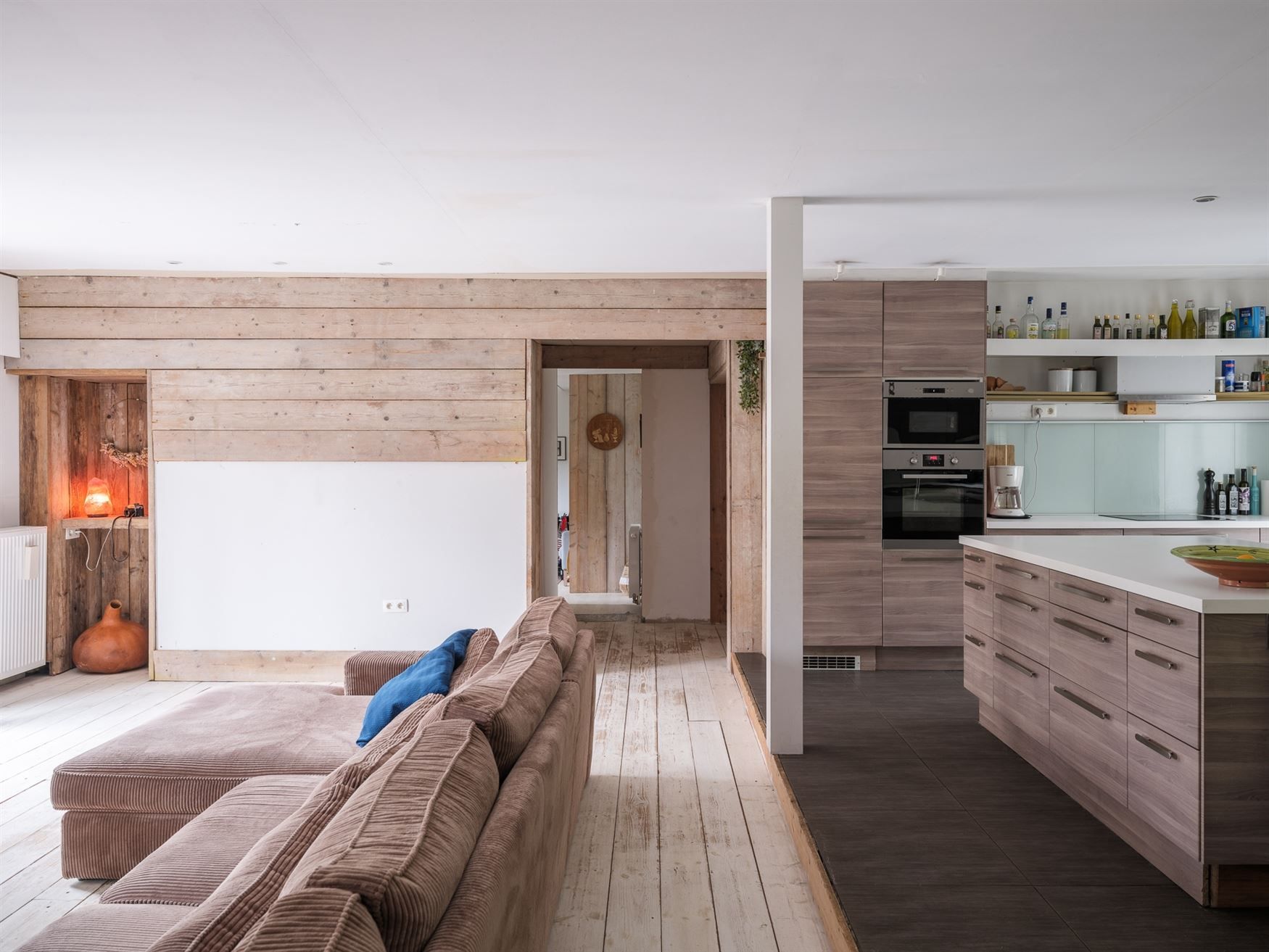 Unieke eigendom met ruimte, licht en leefcomfort in Sint-Denijs-Westrem. foto 3