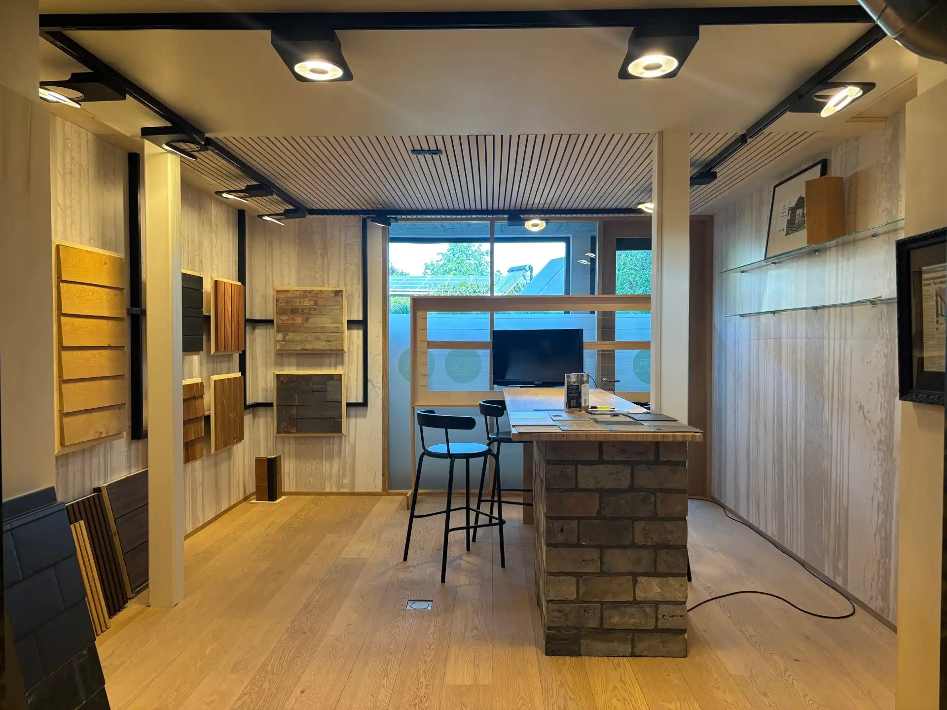 Handelspand/kantoor/toonzaal nabij centrum Noorderwijk foto 5