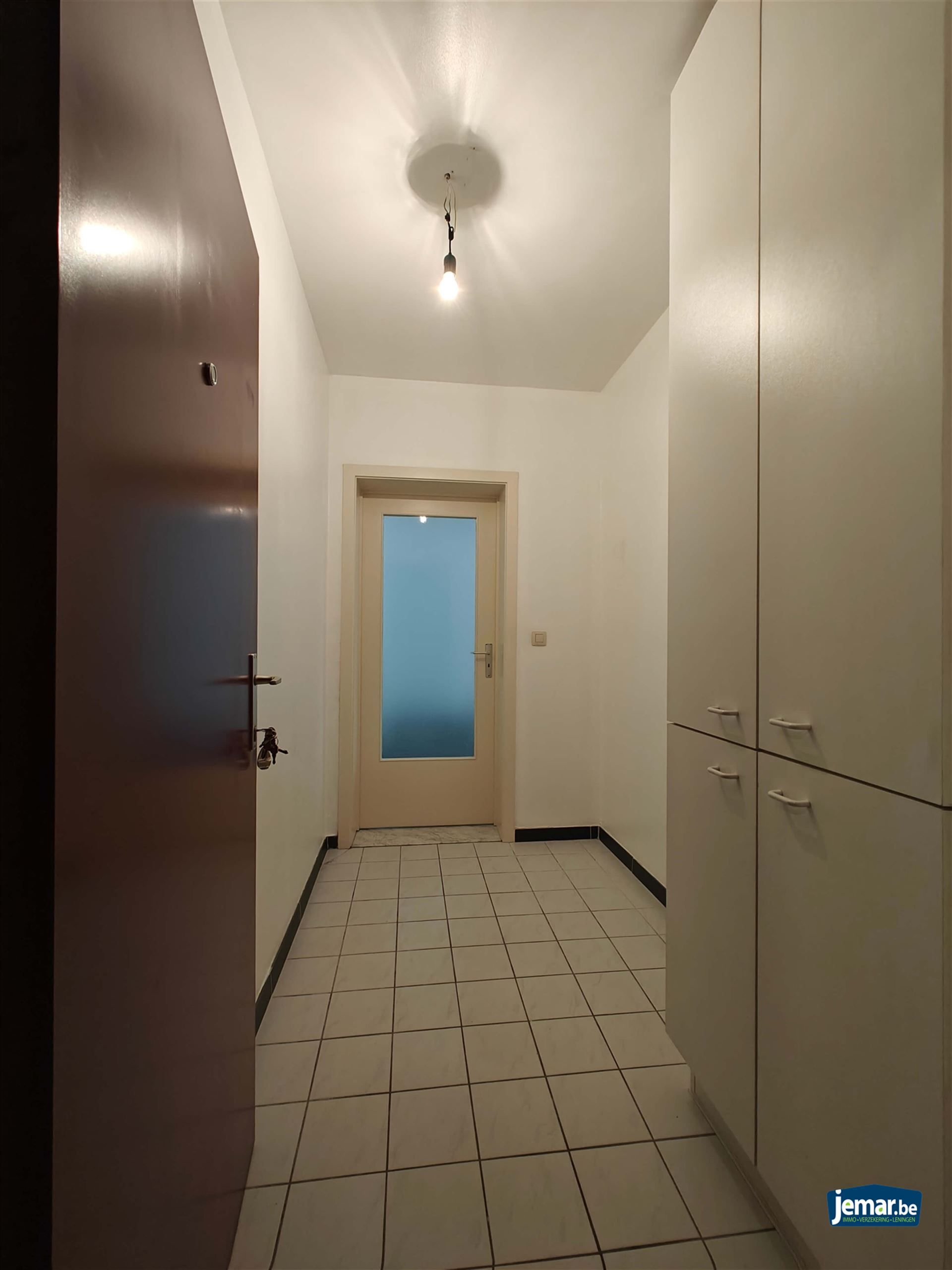 Instapklaar gerenoveerd appartement met 2 slaapkamers, ondergrondsparking en  berging  foto 3