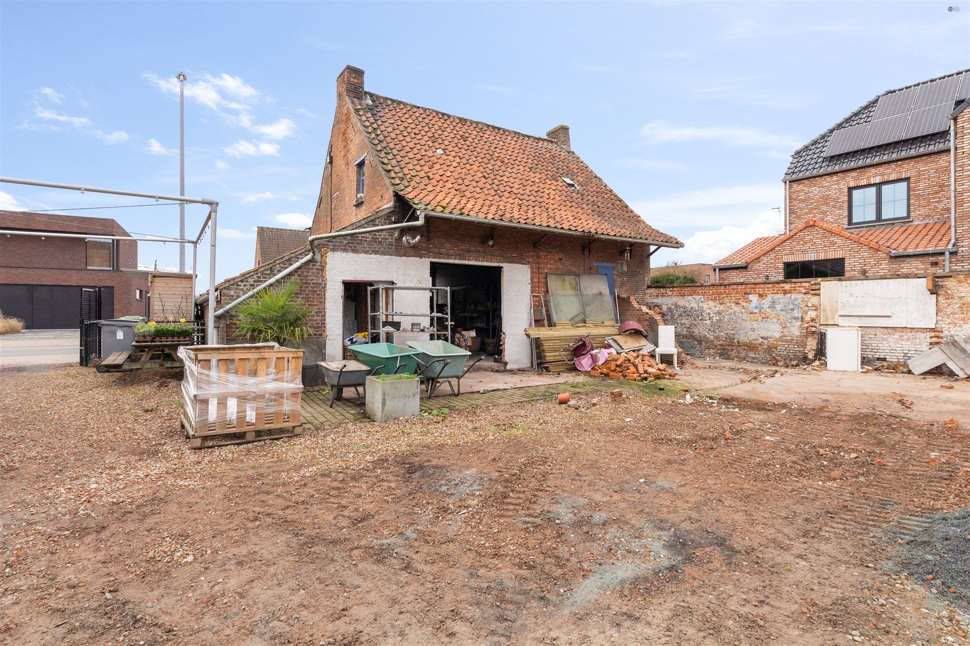 Prachtig perceel grond van 2.221m² met nieuw bijgebouw. foto 4