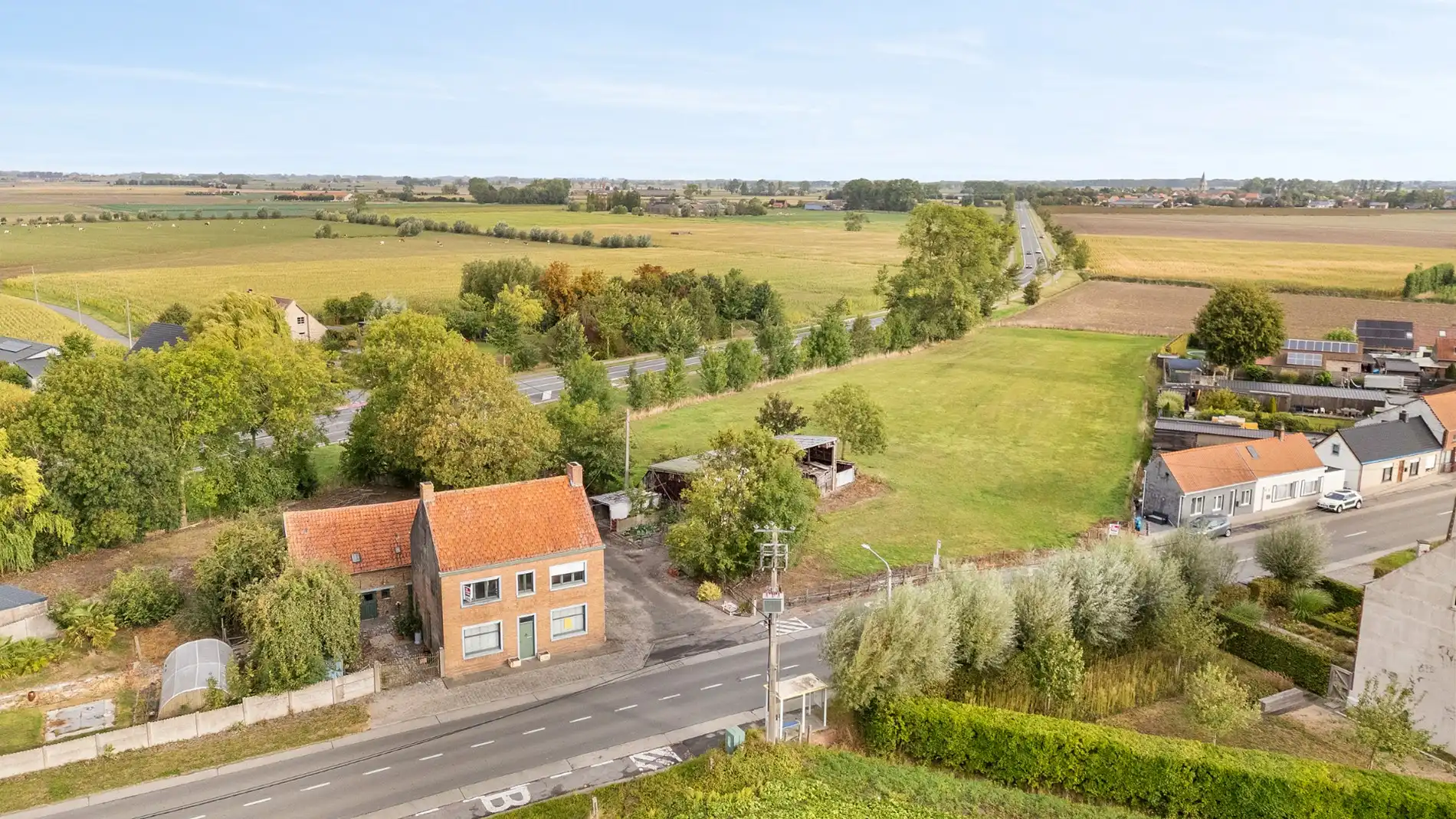 Hoofdfoto van de publicatie: TE RENOVEREN WONING OP EEN PERCEEL VAN 8.000M²