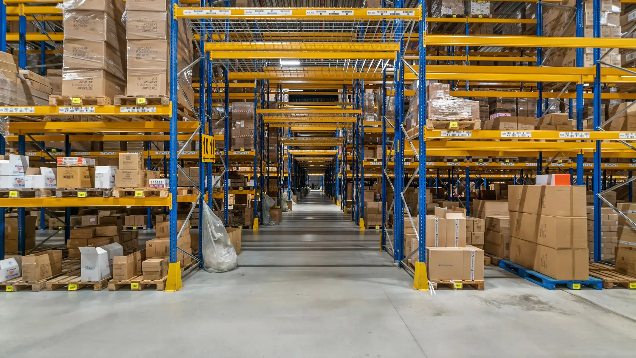 Volledig uitgerust distributiecentrum in nieuwbouwstaat foto 28