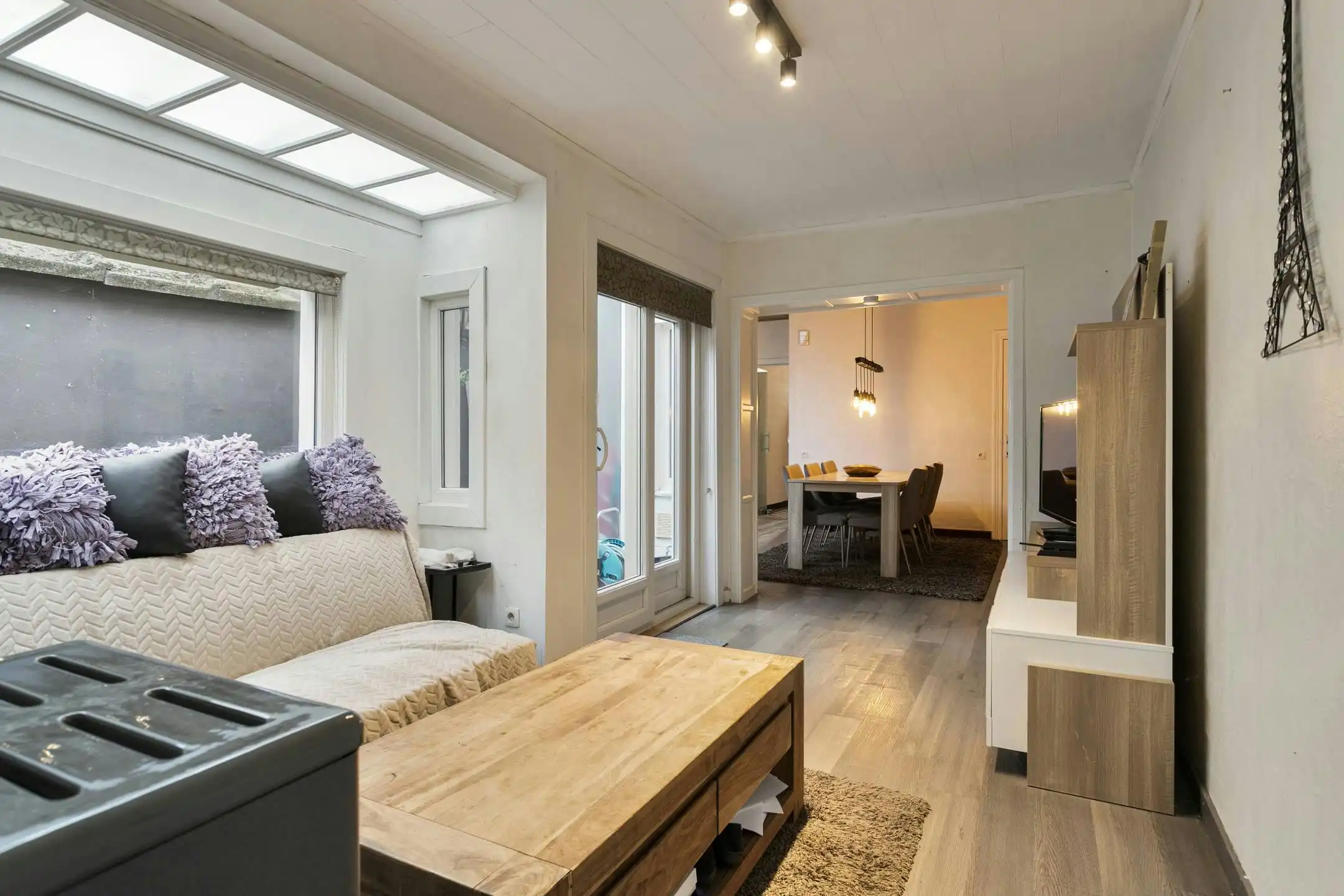 Gezellige starterswoning met stadstuin te koop in Harelbeke foto 2