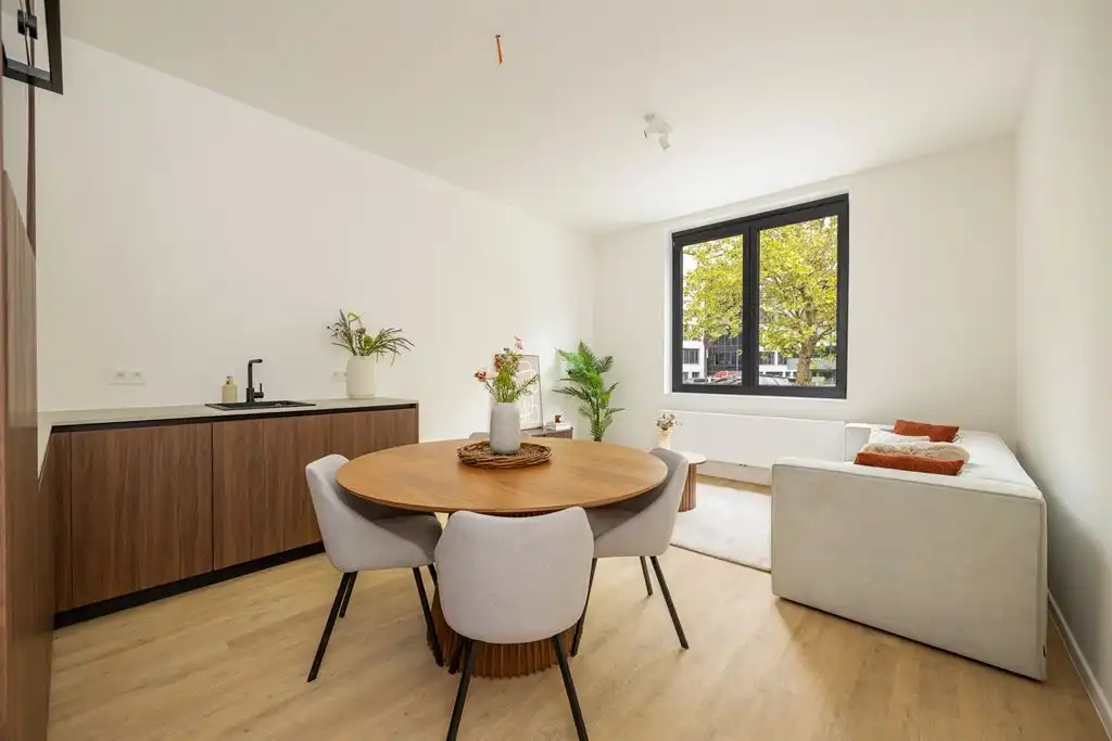 Hoogwaardig gerenoveerd app met 2slpk en tuin foto {{pictureIndex}}