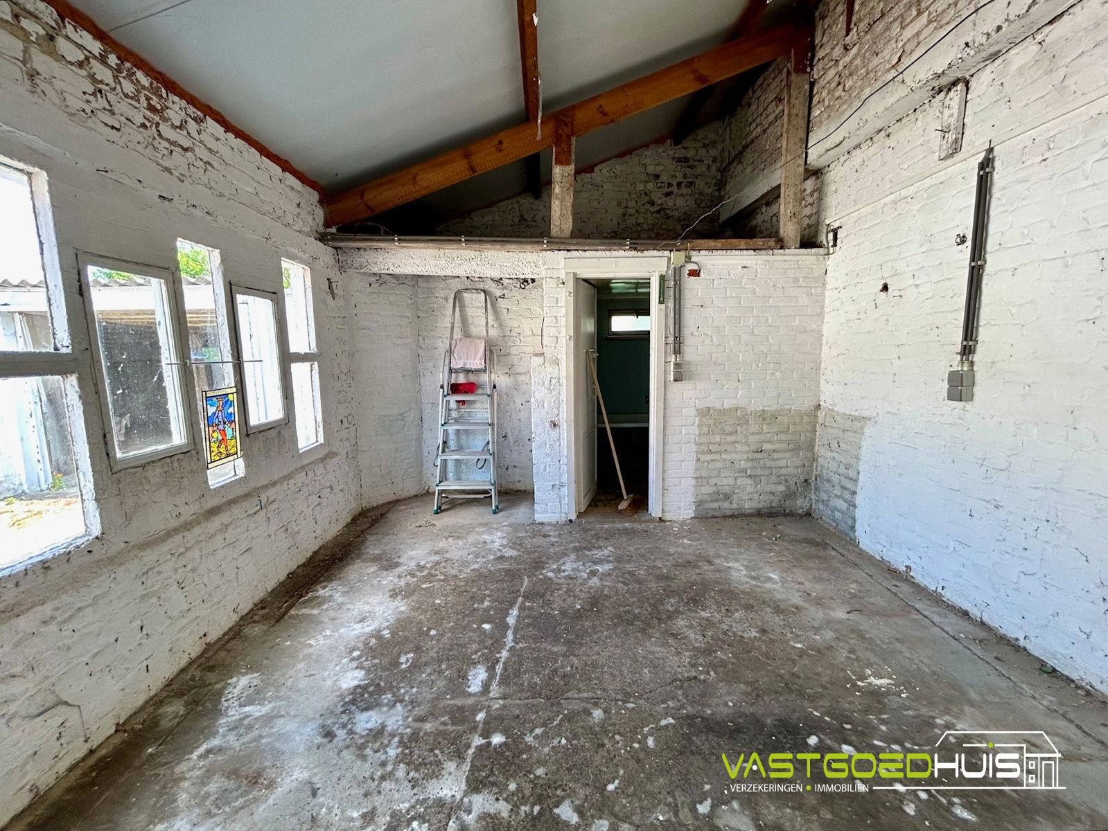 Ruime gezinswoning met garage en tuin foto 19