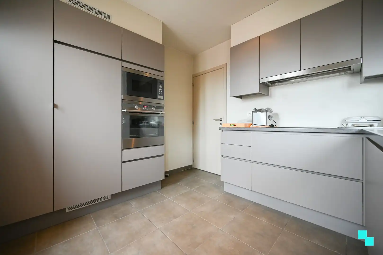 Riant dakappartement in hartje Izegem met panoramisch zicht foto 10