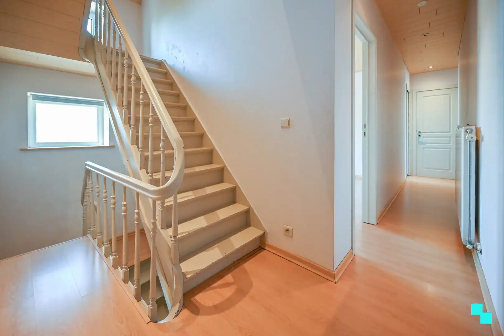 Riante halfopen woning met garage foto 34