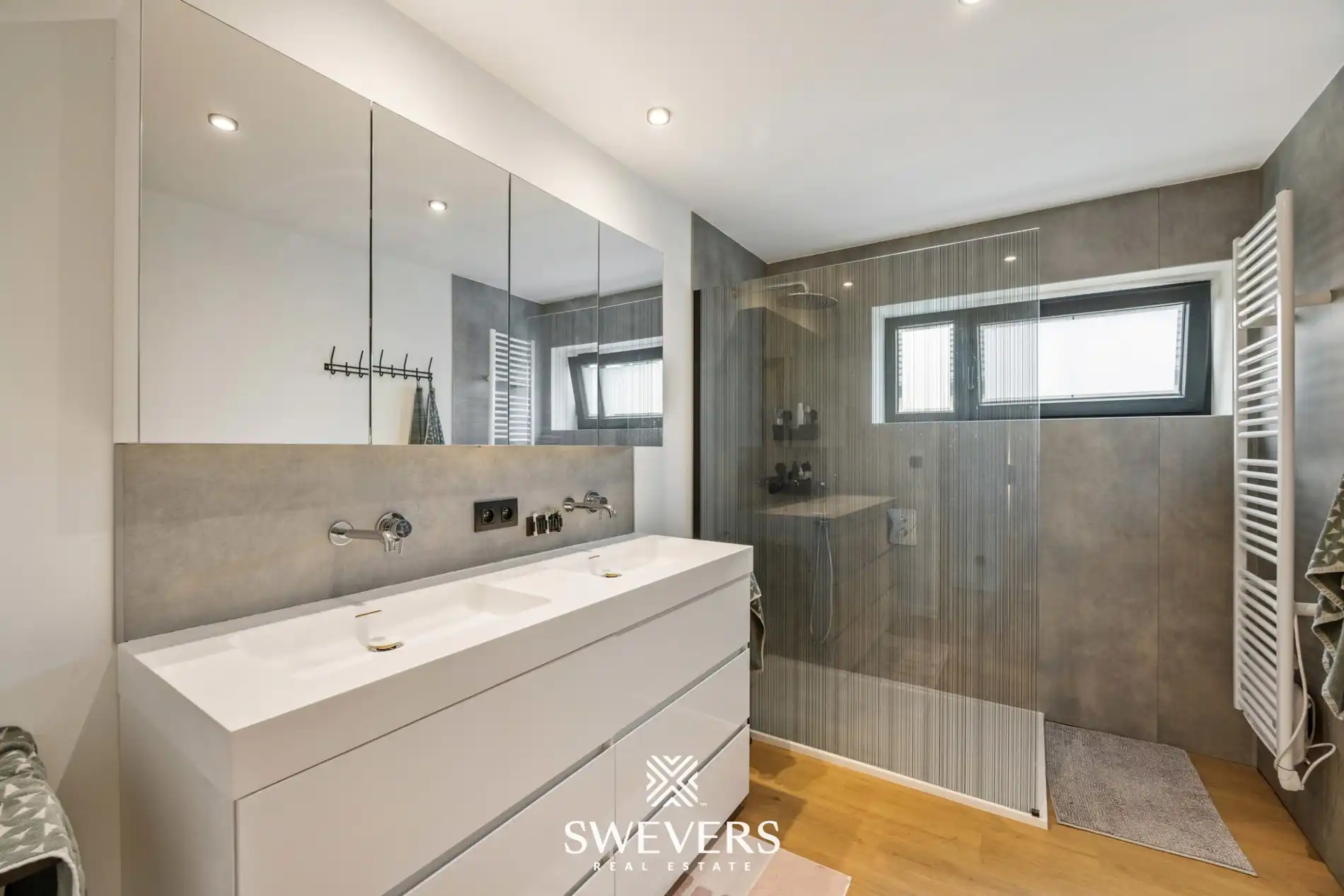 Recente halfopen bebouwing met 5 slaapkamers met verrassend grote tuin in Houthalen foto 16