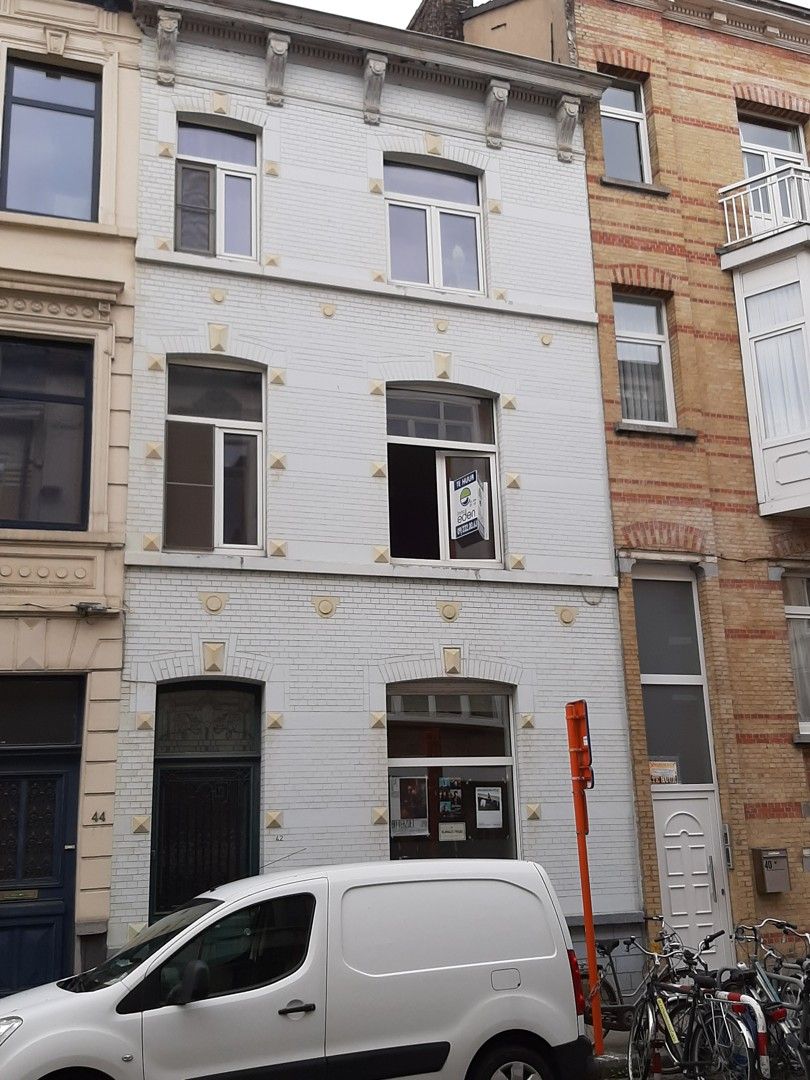 IDEAAL GELEGEN WONING MET 4 SLPK EN STADSTUINTJE, VOOR GEZIN OF CO-HOUSING foto 25