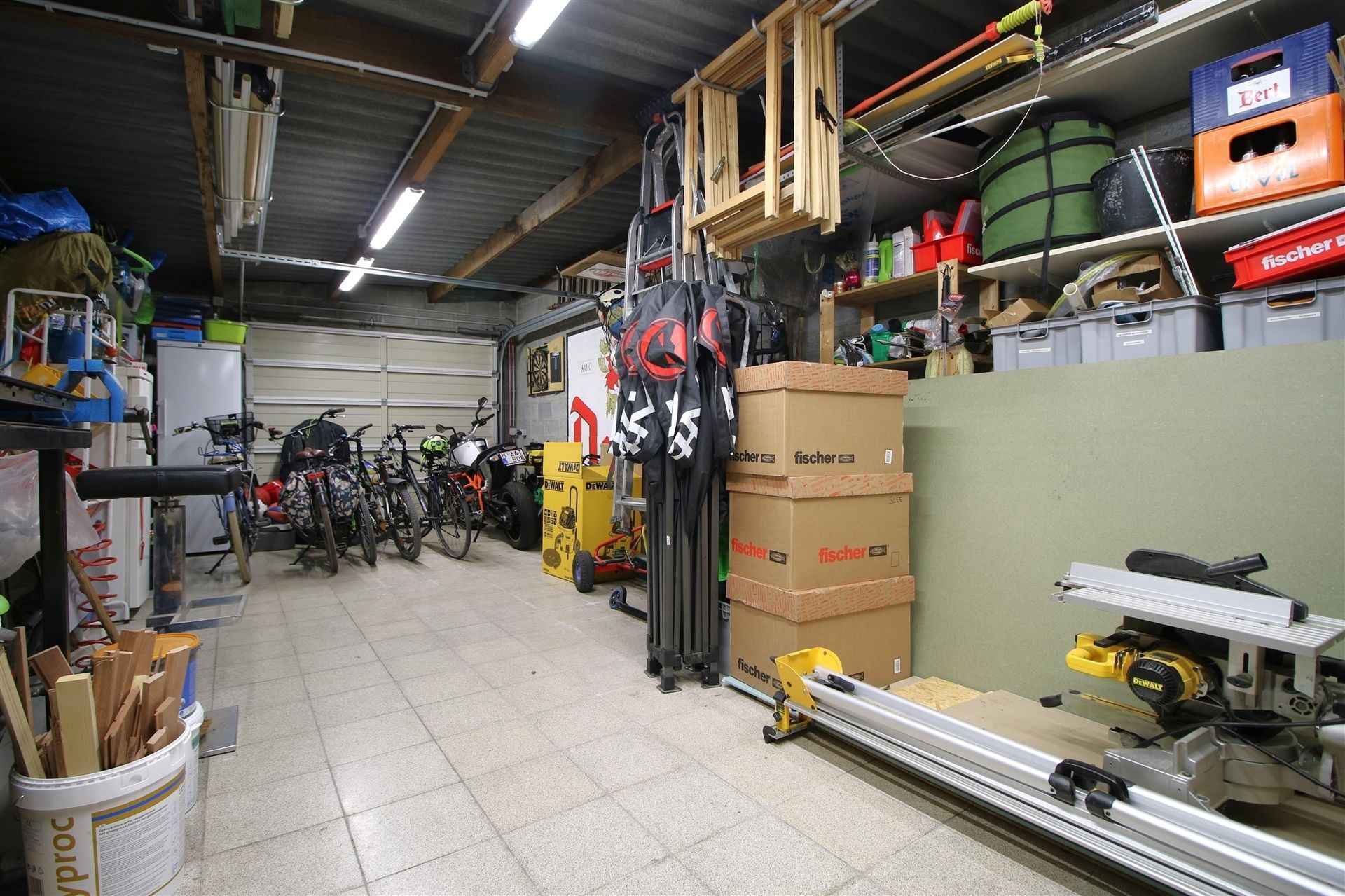 Gerenoveerde woning met 4 slpks, aparte garage en tuin foto 22