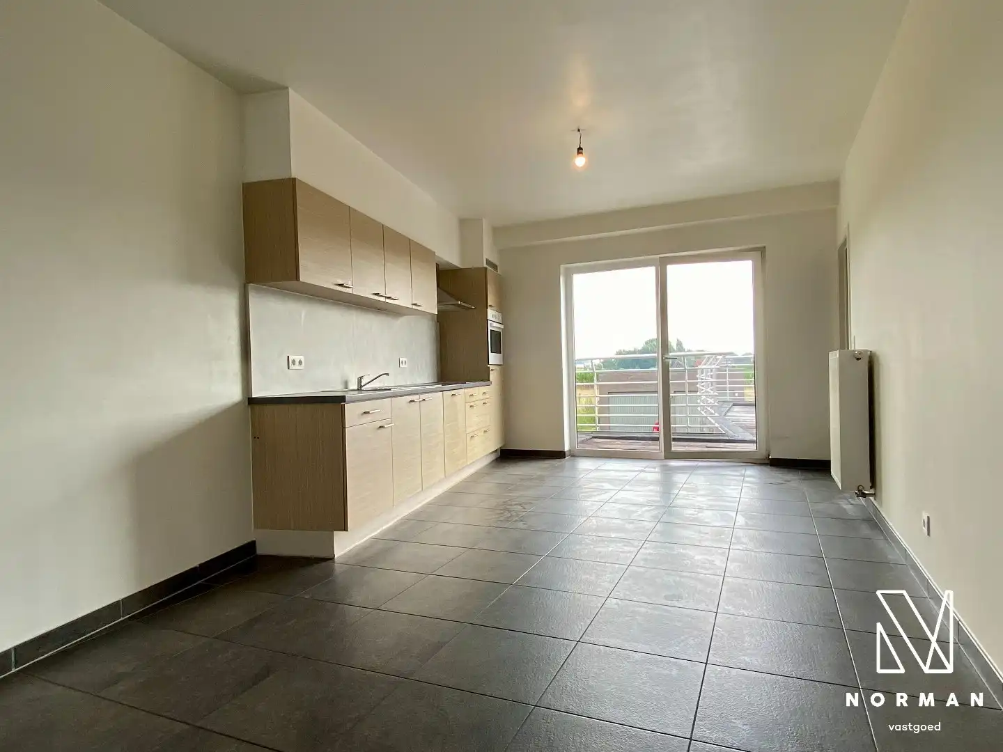 Appartement met 2 slaapkamers en zeer groot terras met garage! foto 4