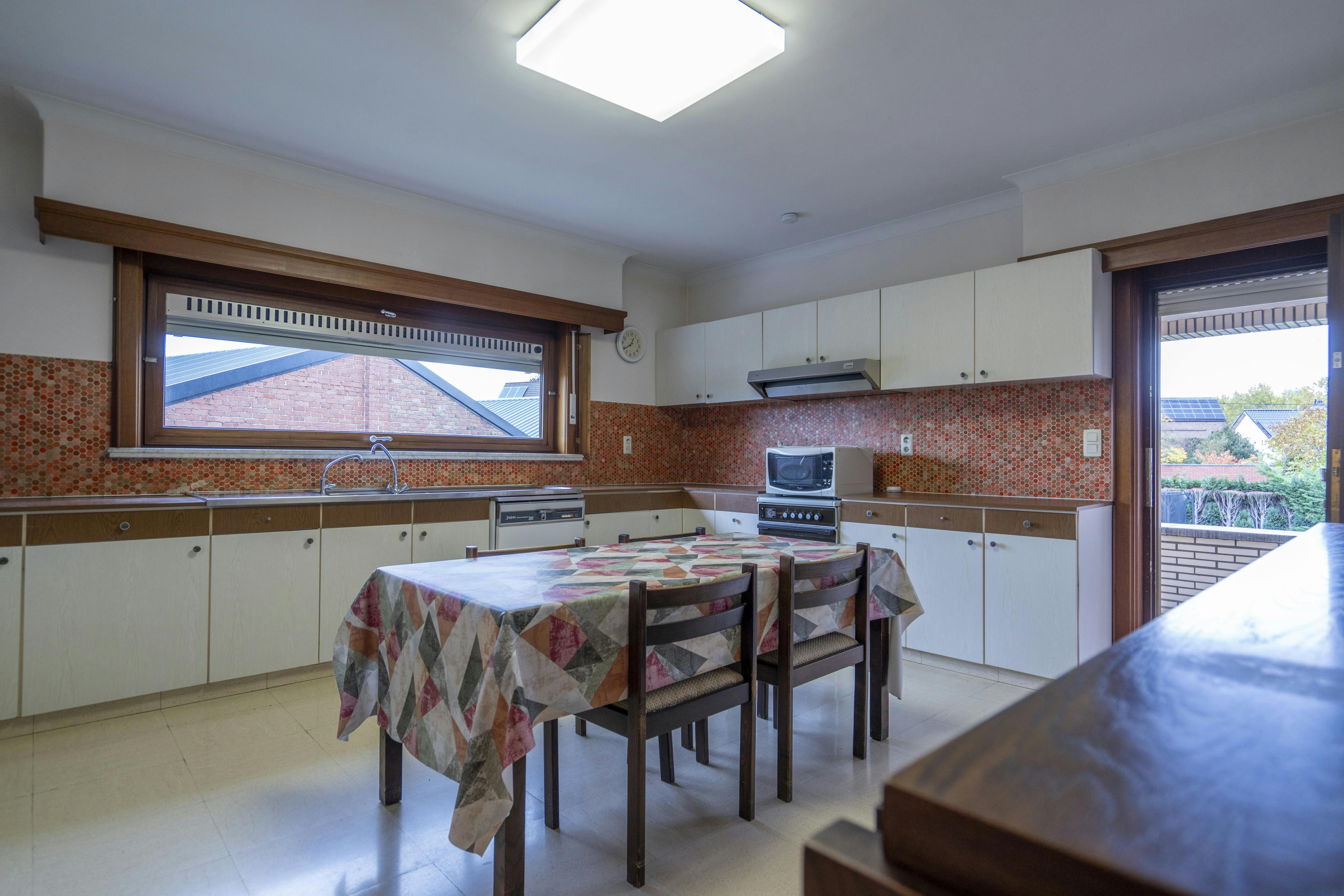 Ruim te renoveren huis te koop in Harelbeke  foto 9