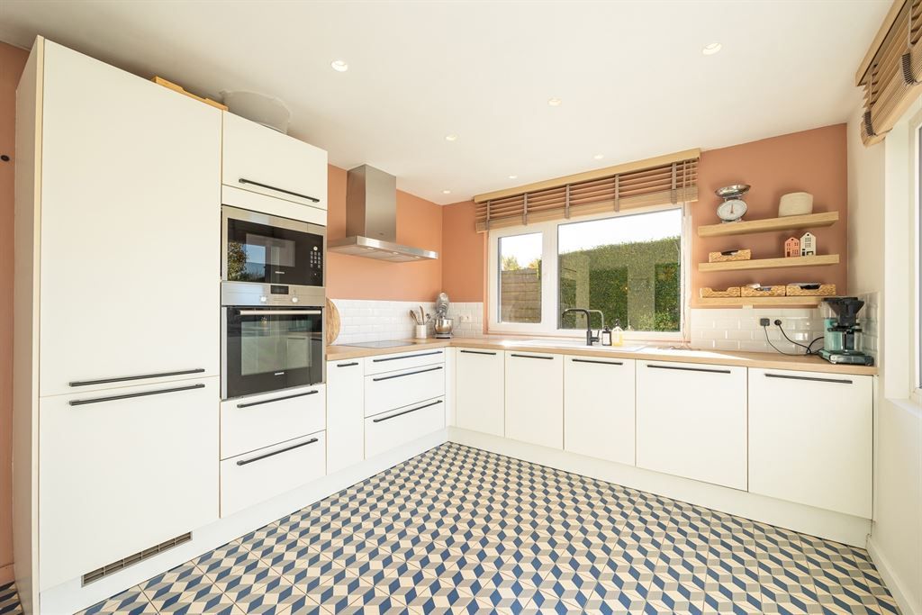 Stijlvol gerenoveerde woning met 3 slaapkamers foto 11