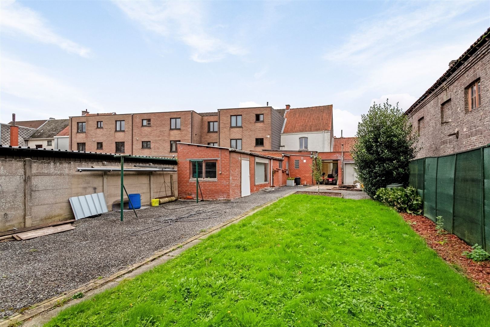 Te renoveren woning op 1439m² met uitweg achteraan foto 4