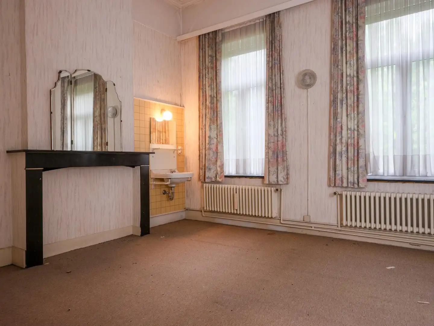 Karaktervolle voormalige pastorie met vier slaapkamers gelegen op een perceel van 1.605 m² foto 24