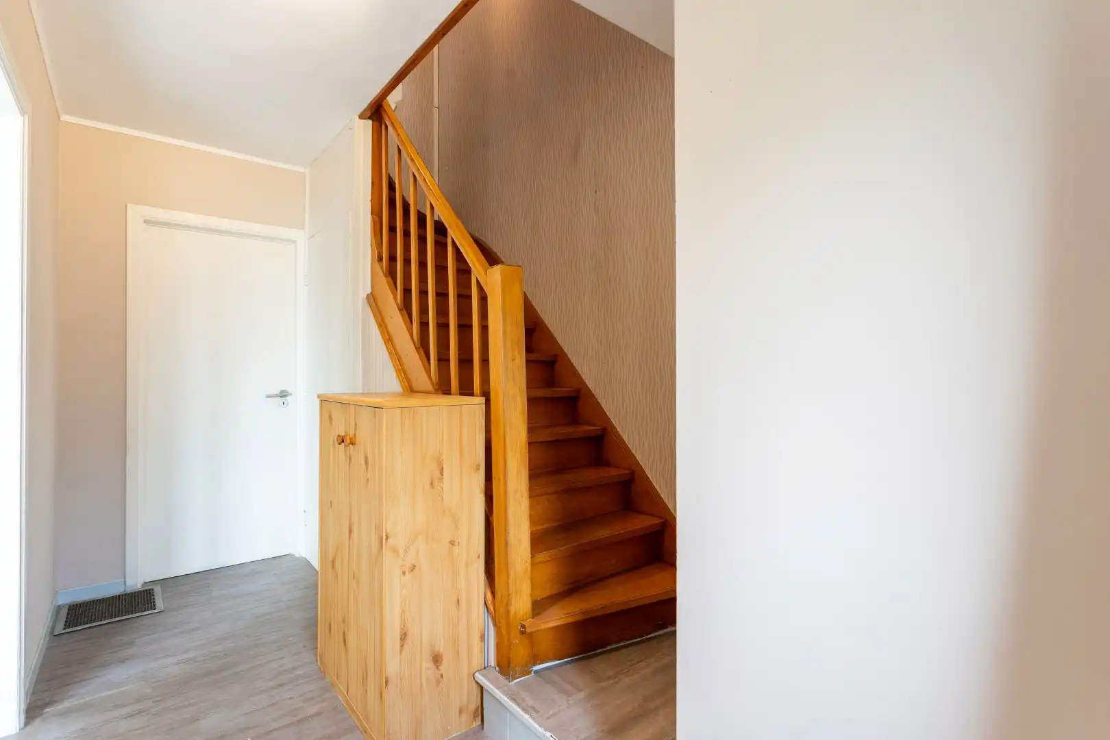 Instapklare woning met 3 slpk, tuin en garage te Lembeek foto 3