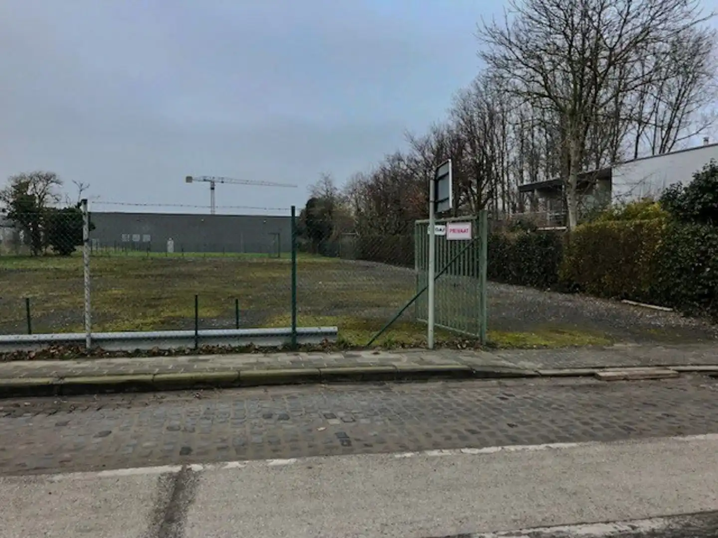 Residentieel gelegen stuk bouwgrond van 1500m² met aanpalend stuk groenzone van 1000m² foto 2