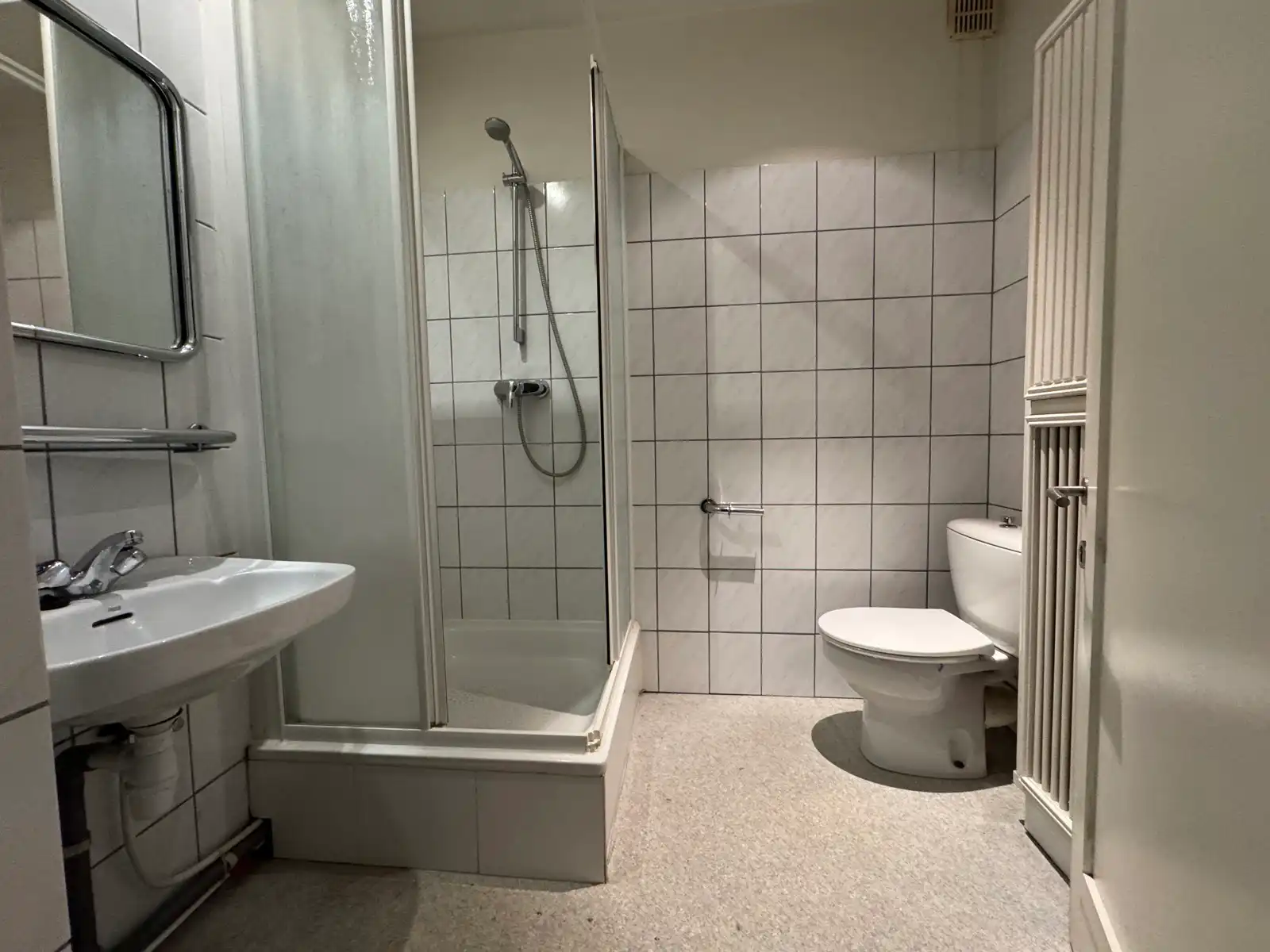 Ruime lichtrijke studentenkamer 42m² foto 6
