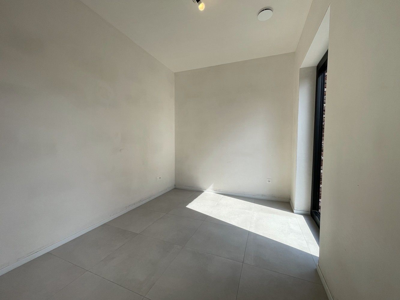 Afgewerkte nieuwbouwwoning met 3 slaapkamers foto 7