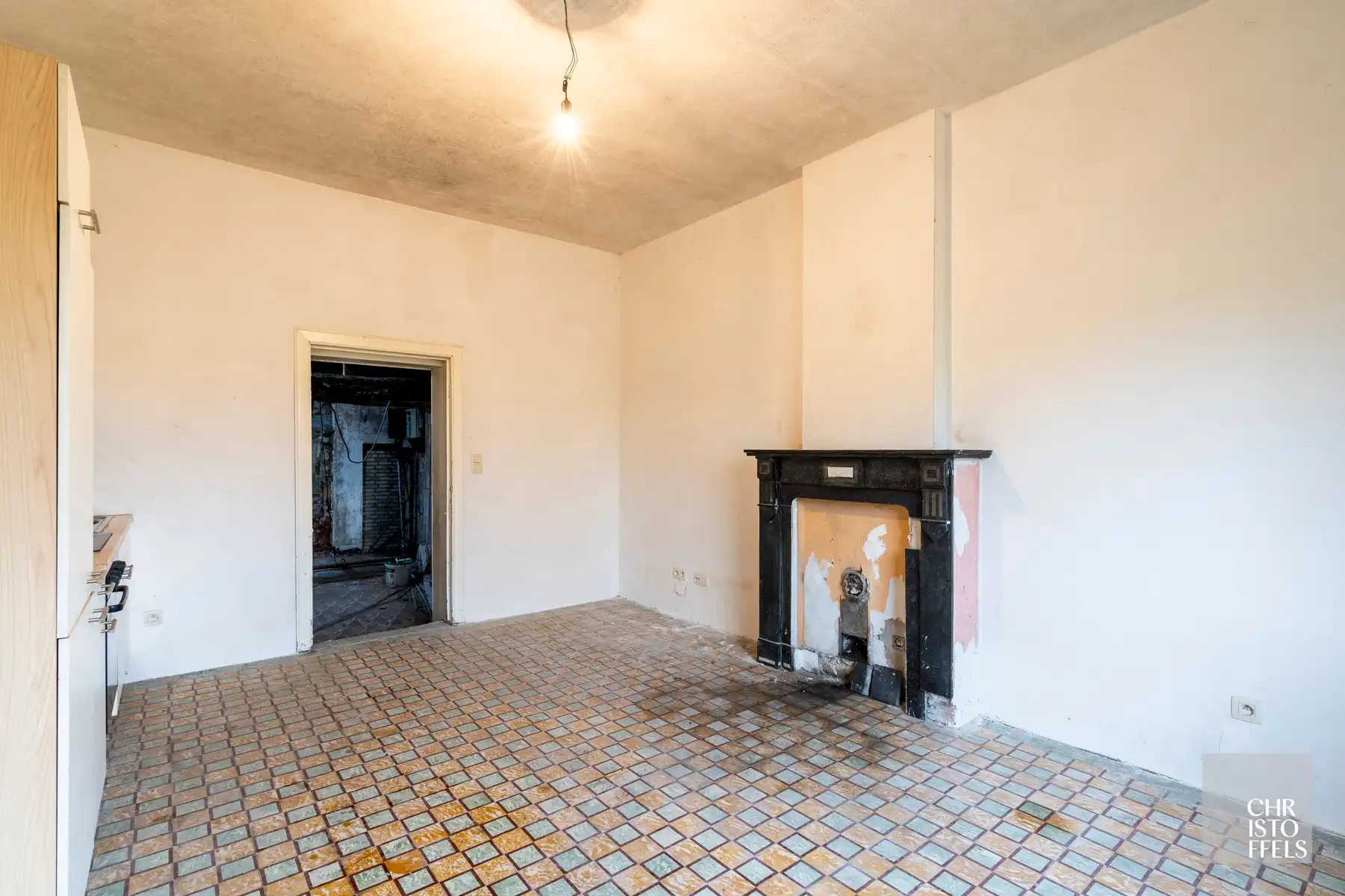 Op te knappen woning (157m²) op een ruim perceel van 1.451m²!  foto 6