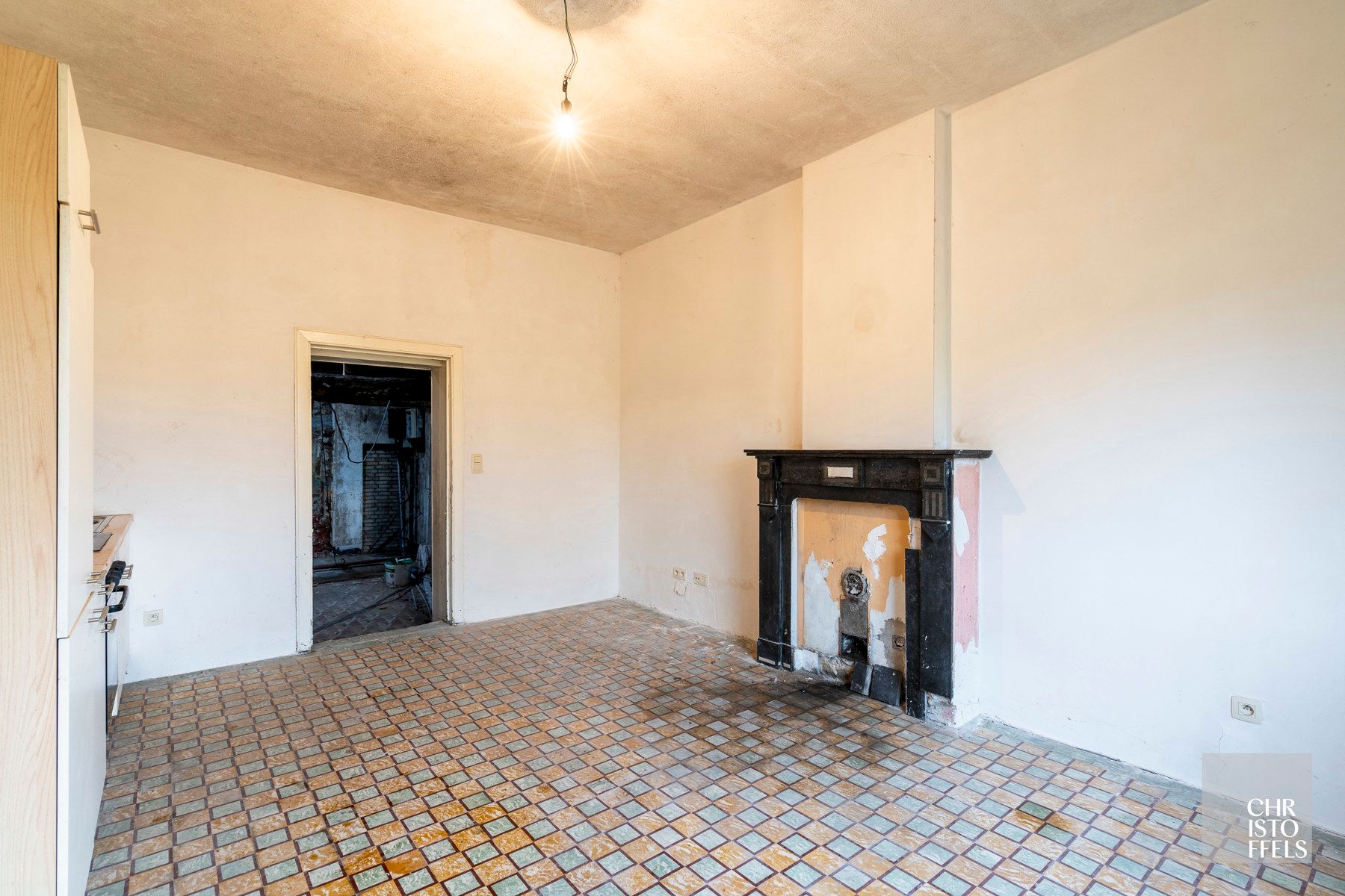 Op te knappen woning (157m²) op een ruim perceel van 1.451m²!  foto 6