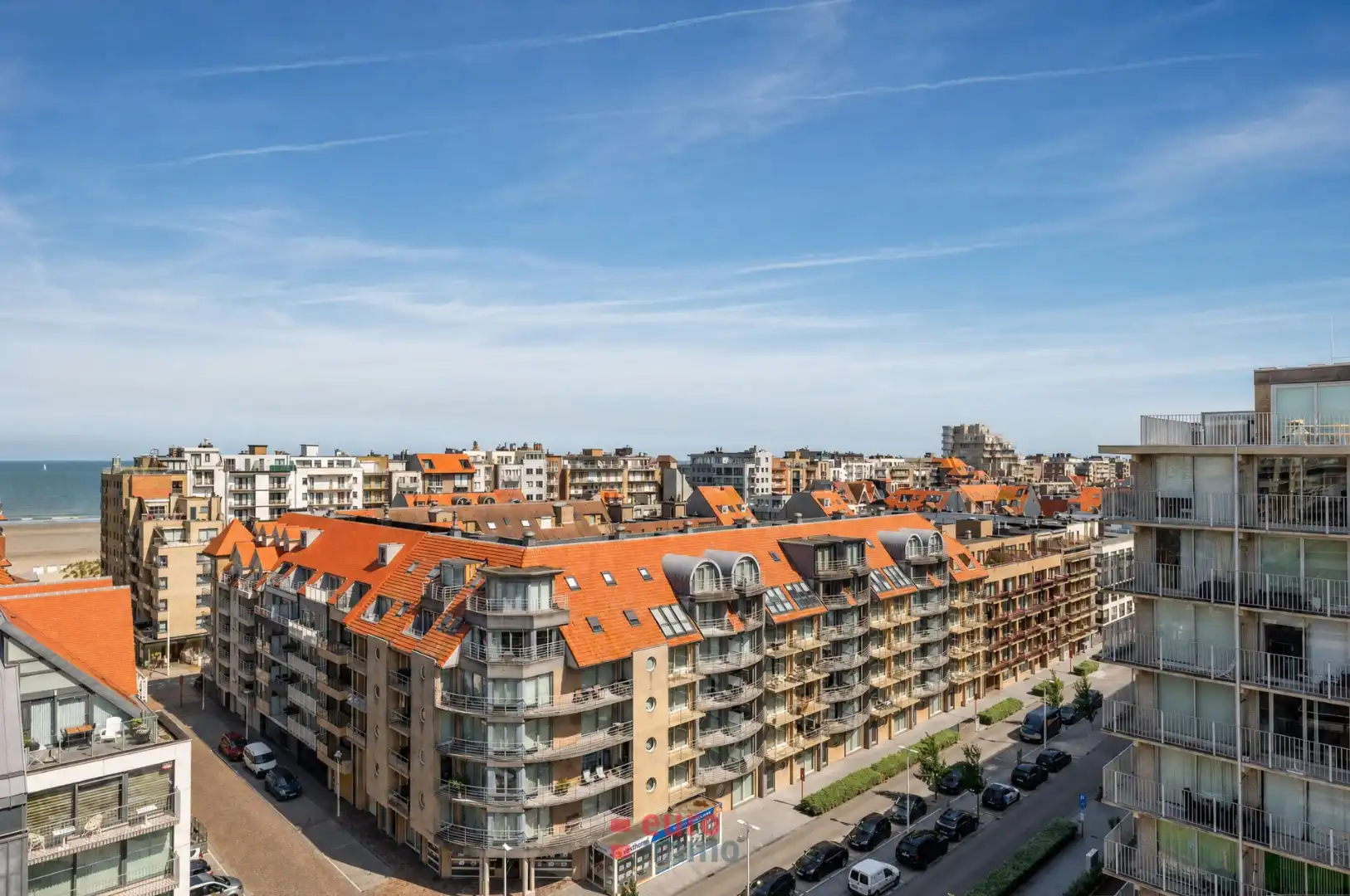Zéér ruime studio met werkelijk fenomenale zichten! foto 3