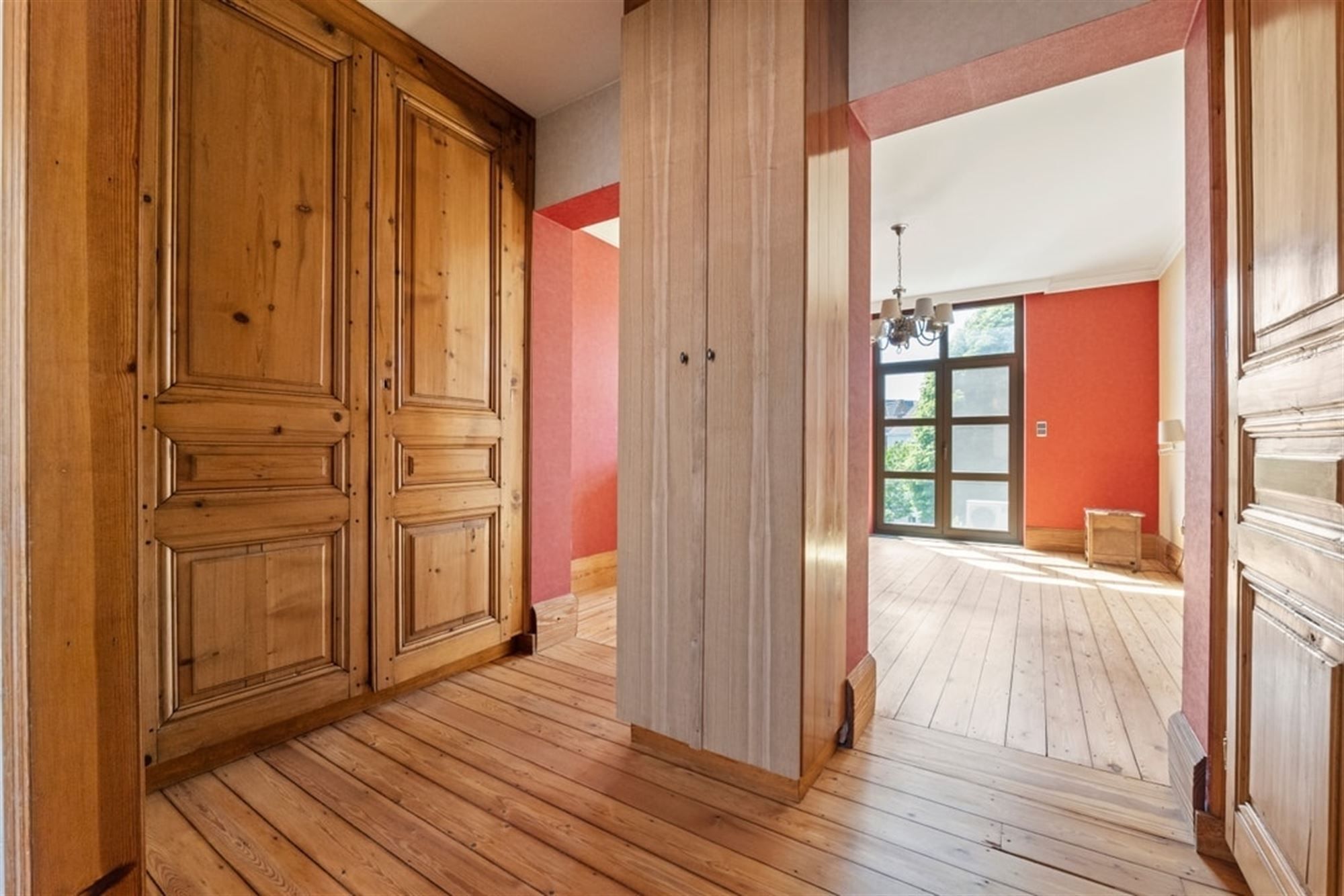 PRACHTIG HERENHUIS MET VEEL CHARME IN HET CENTRUM VAN SINT-TRUIDEN  foto 23
