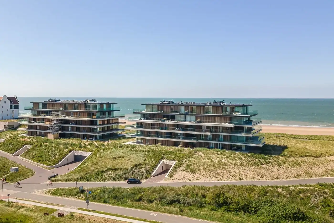 Uitzonderlijk stijlvol en tot in de perfectie afgewerkt appartement met frontaal zeezicht vanaf het gelijkvloerse terras – Residentie Blanke Top foto 7