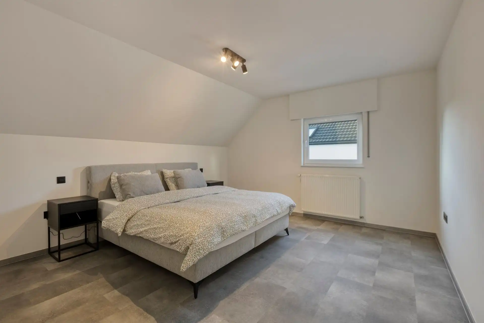 Gerenoveerde en energiezuinige woning met hoogwaardige afwerking in een rustige woonwijk te Wiemesmeer foto 27