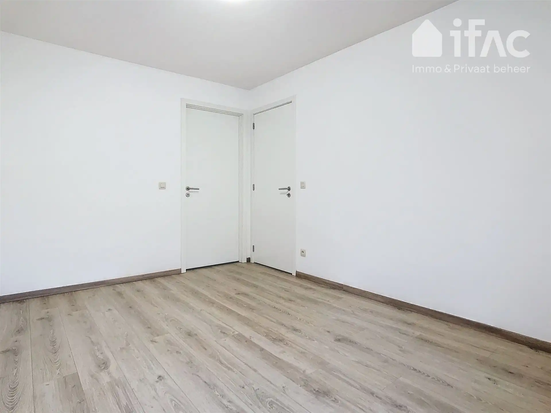 Lichtrijk en energiezuinig appartement met garage foto 9